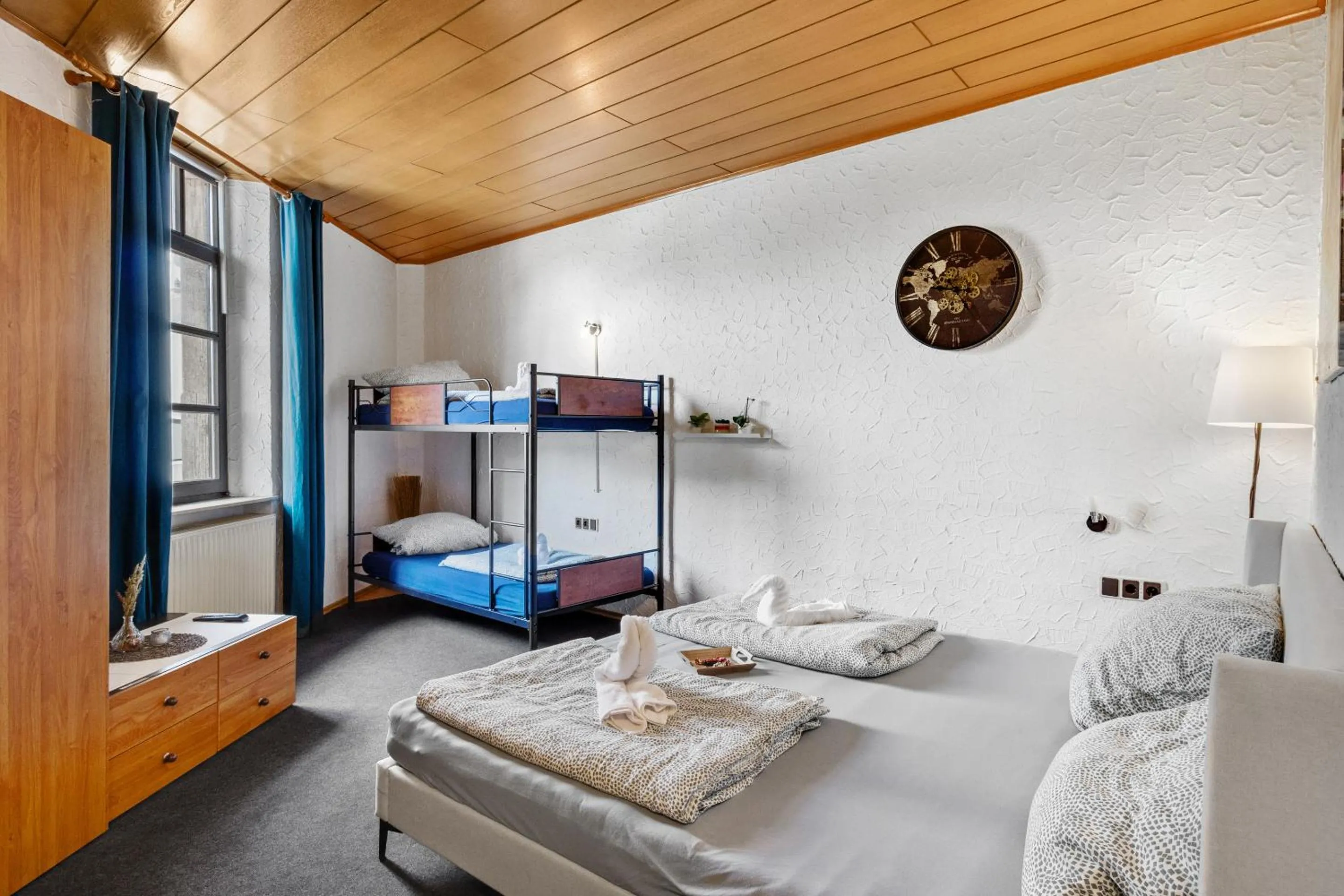 Bedroom, Bed in Family and Friends Hassloch