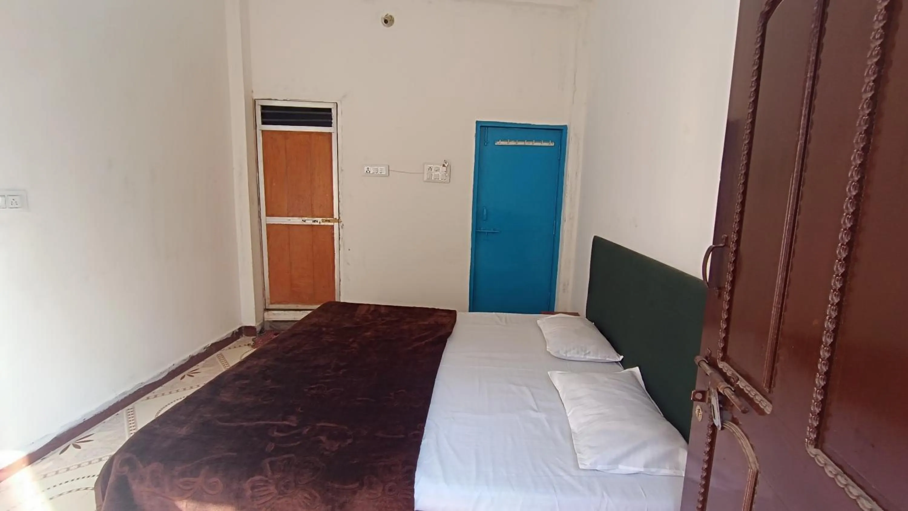 Bed in SHREE RAM KUTI