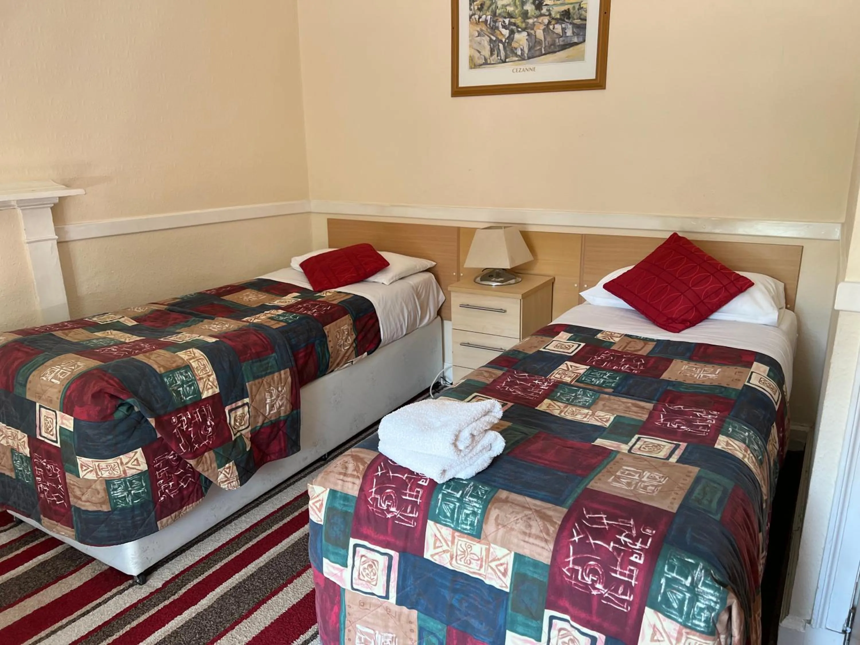 Photo of the whole room, Bed in Strathpeffer Hotel