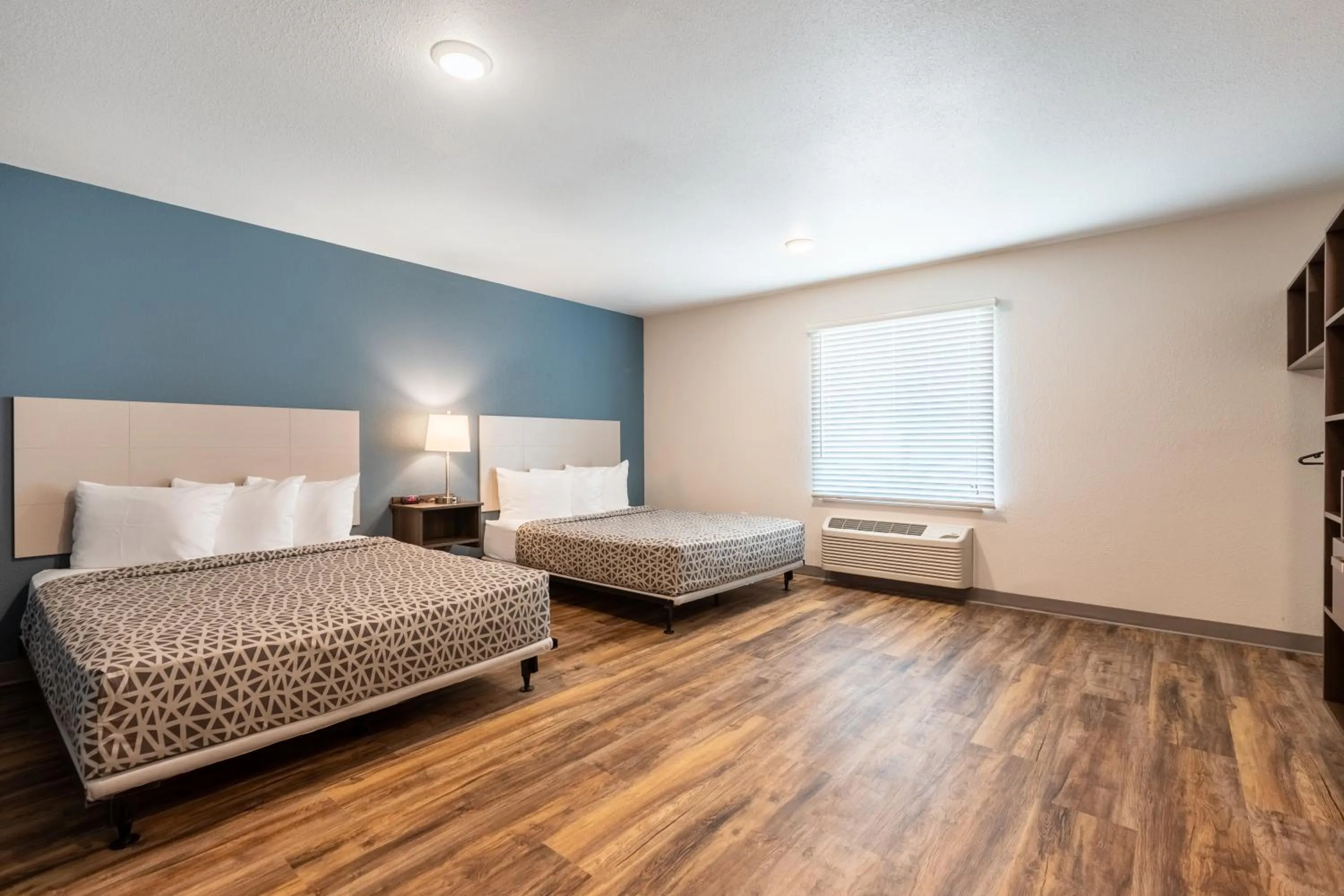 Bedroom, Bed in WoodSpring Suites Indio - Coachella Valley