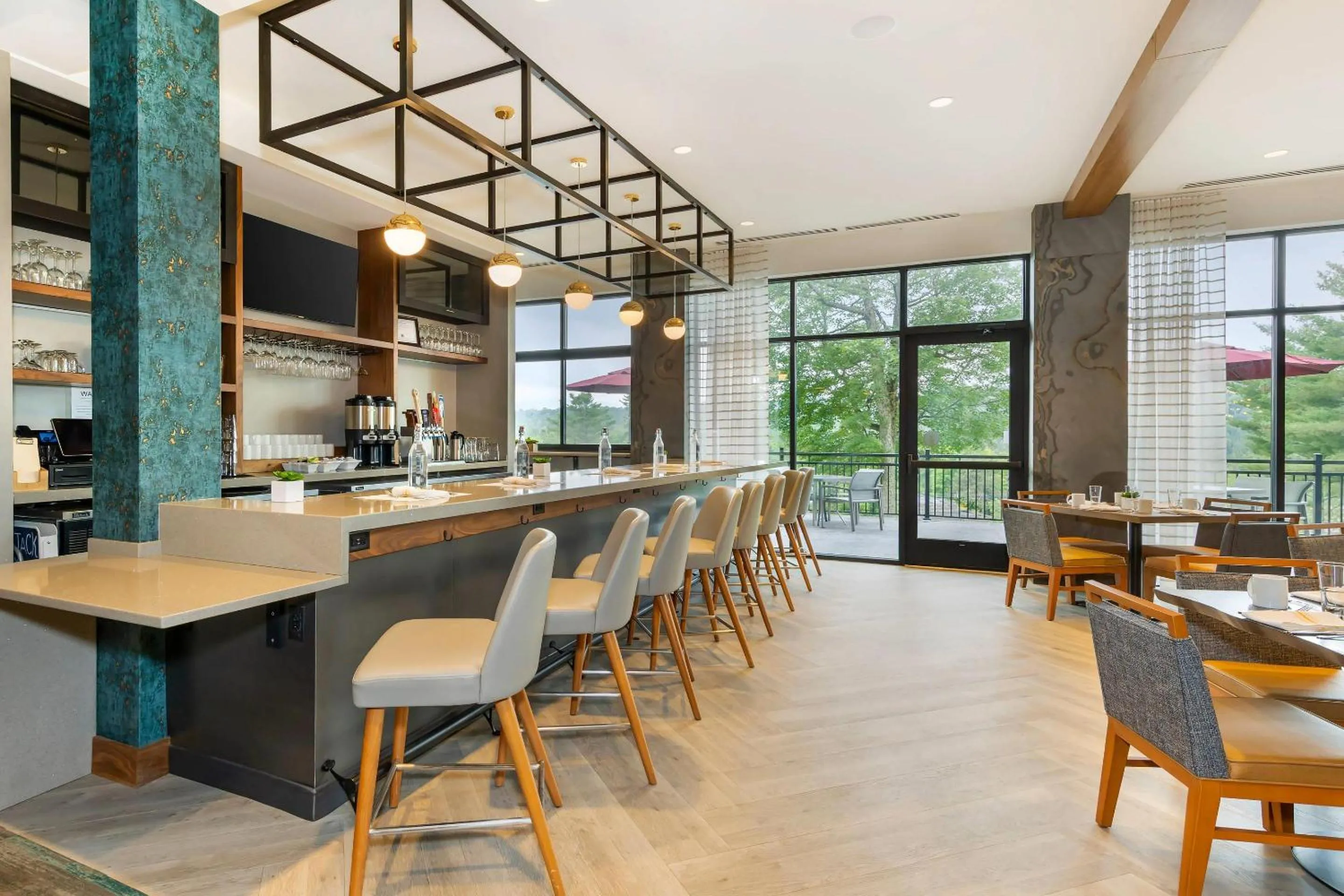 Lounge or bar in Cambria Hotel Lake Placid - Lakeside Resort