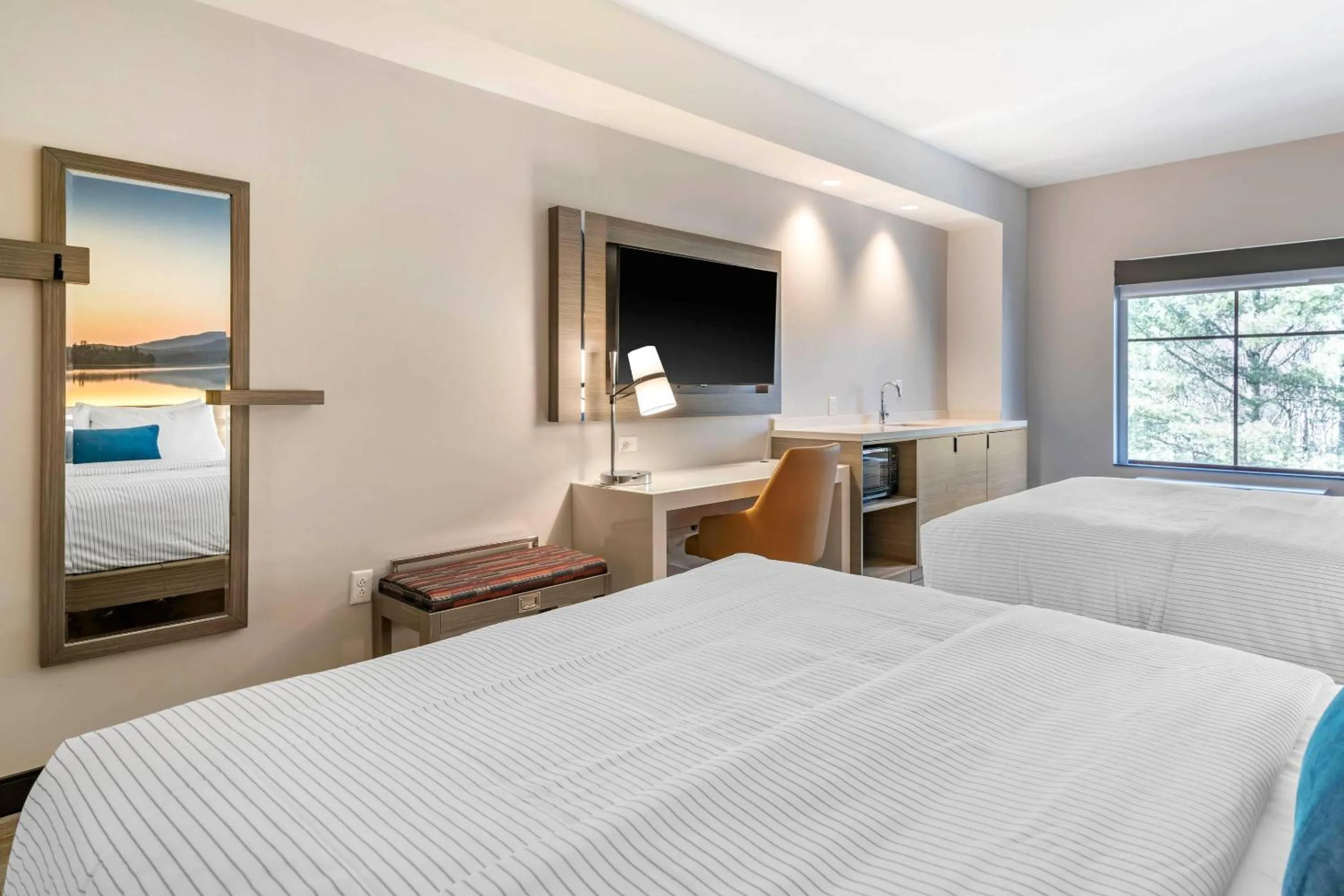 Bedroom, Bed in Cambria Hotel Lake Placid - Lakeside Resort