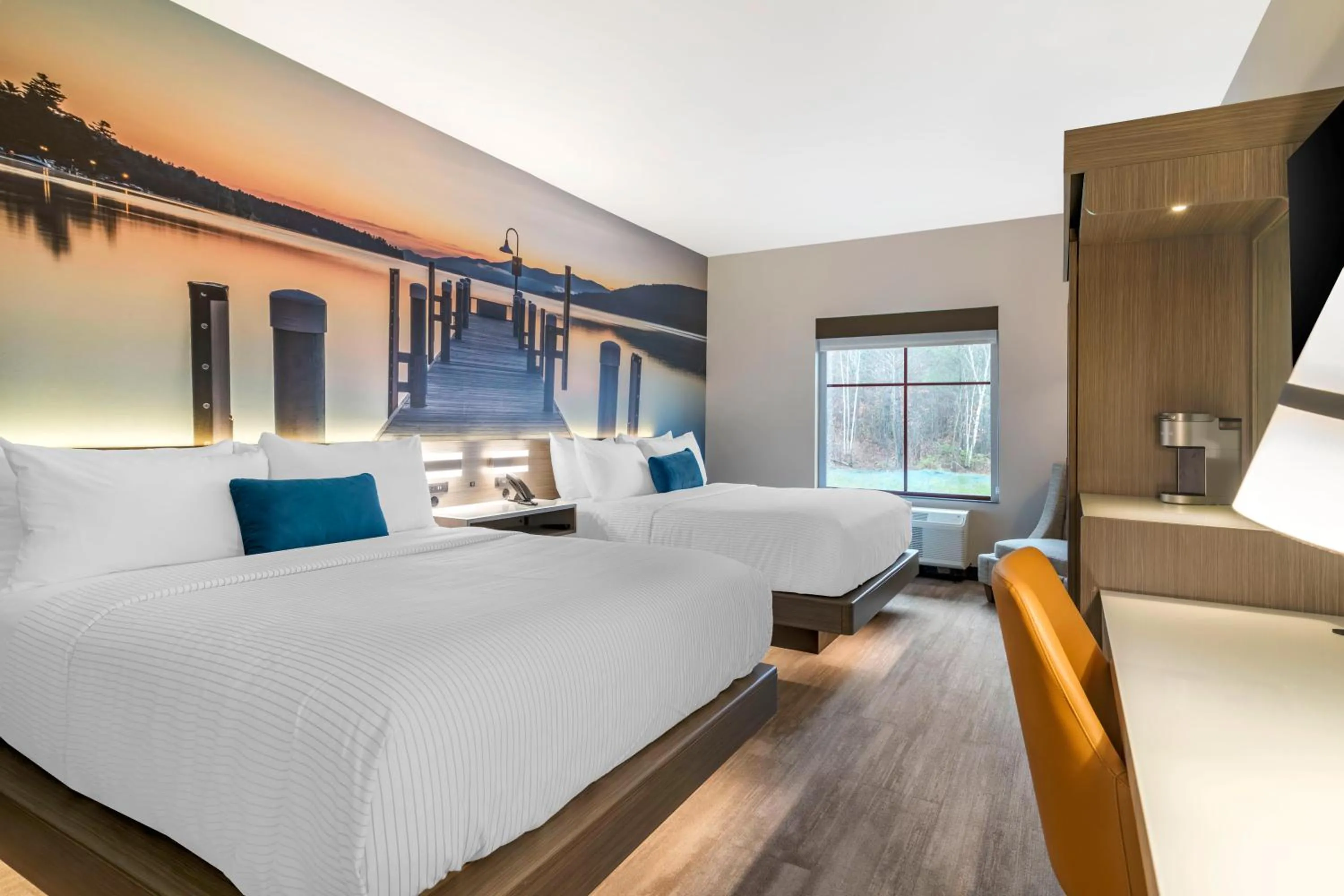 Photo of the whole room, Bed in Cambria Hotel Lake Placid - Lakeside Resort