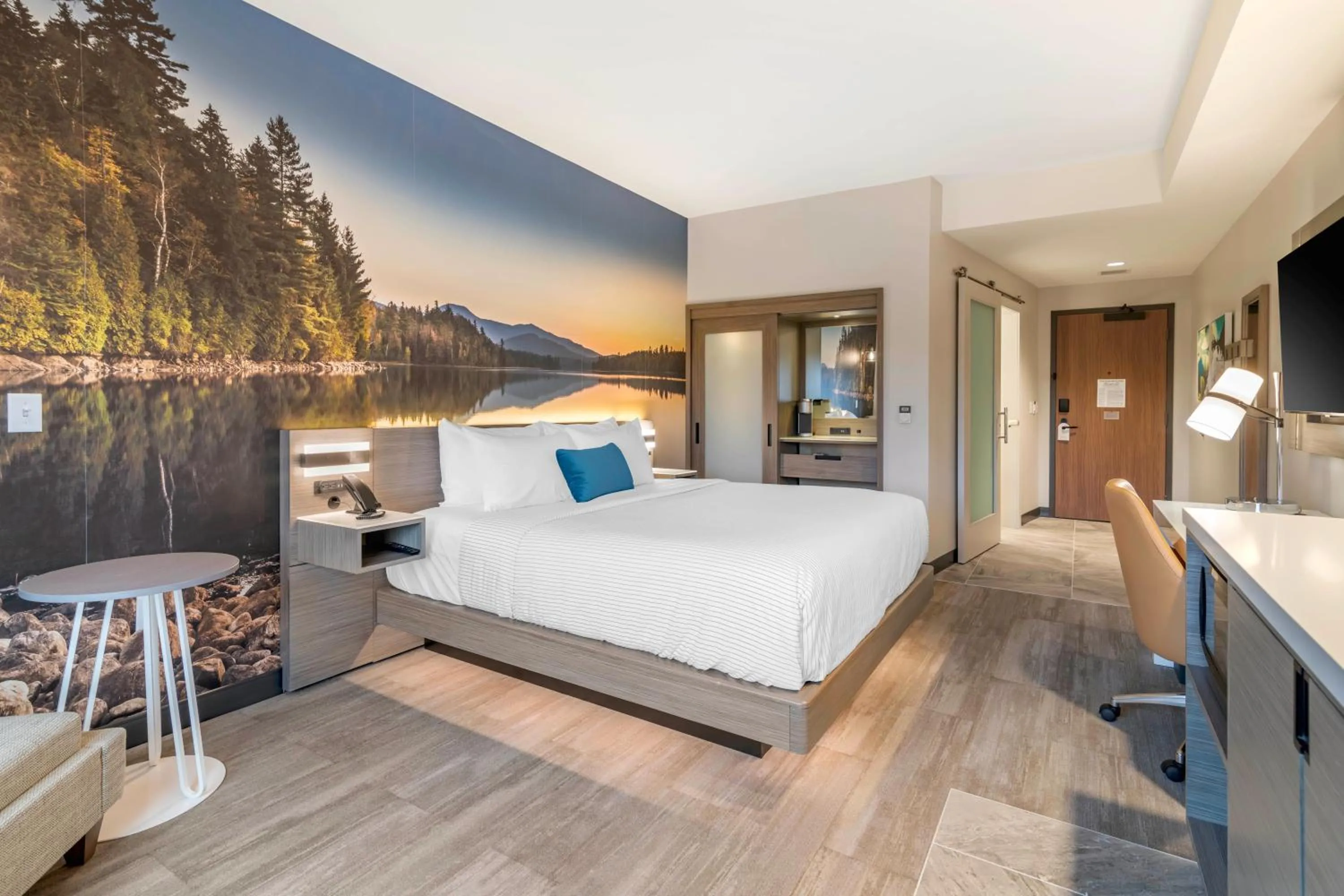 Photo of the whole room, Bed in Cambria Hotel Lake Placid - Lakeside Resort