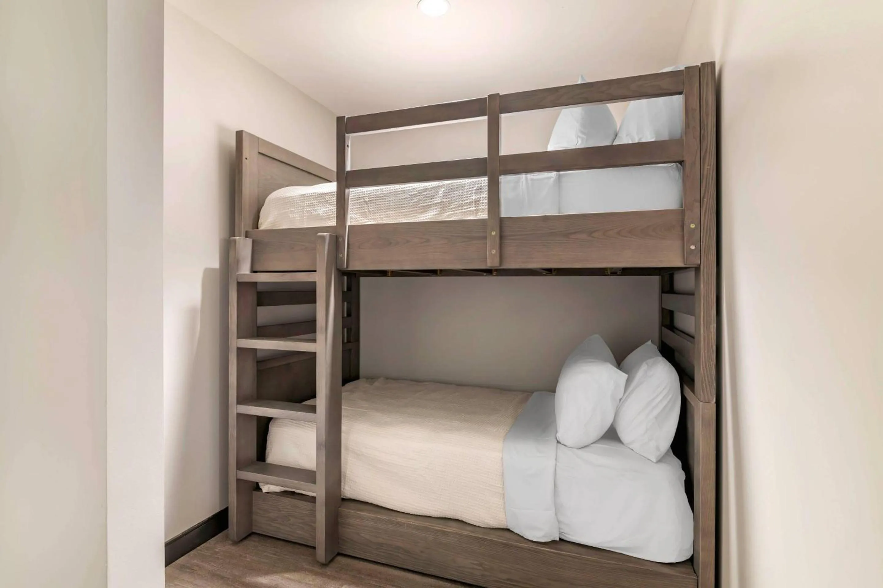 Bedroom, Bed in Cambria Hotel Lake Placid - Lakeside Resort