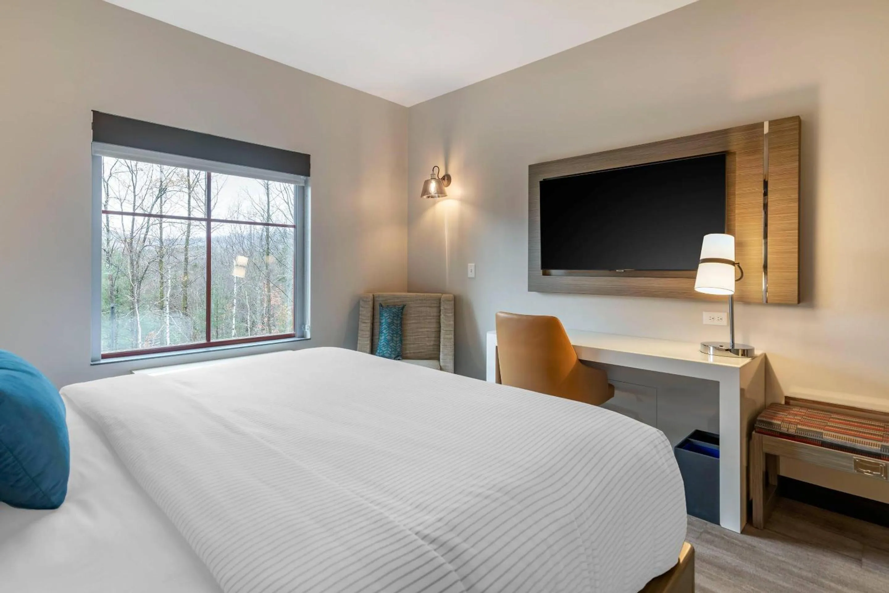 Bedroom, Bed in Cambria Hotel Lake Placid - Lakeside Resort