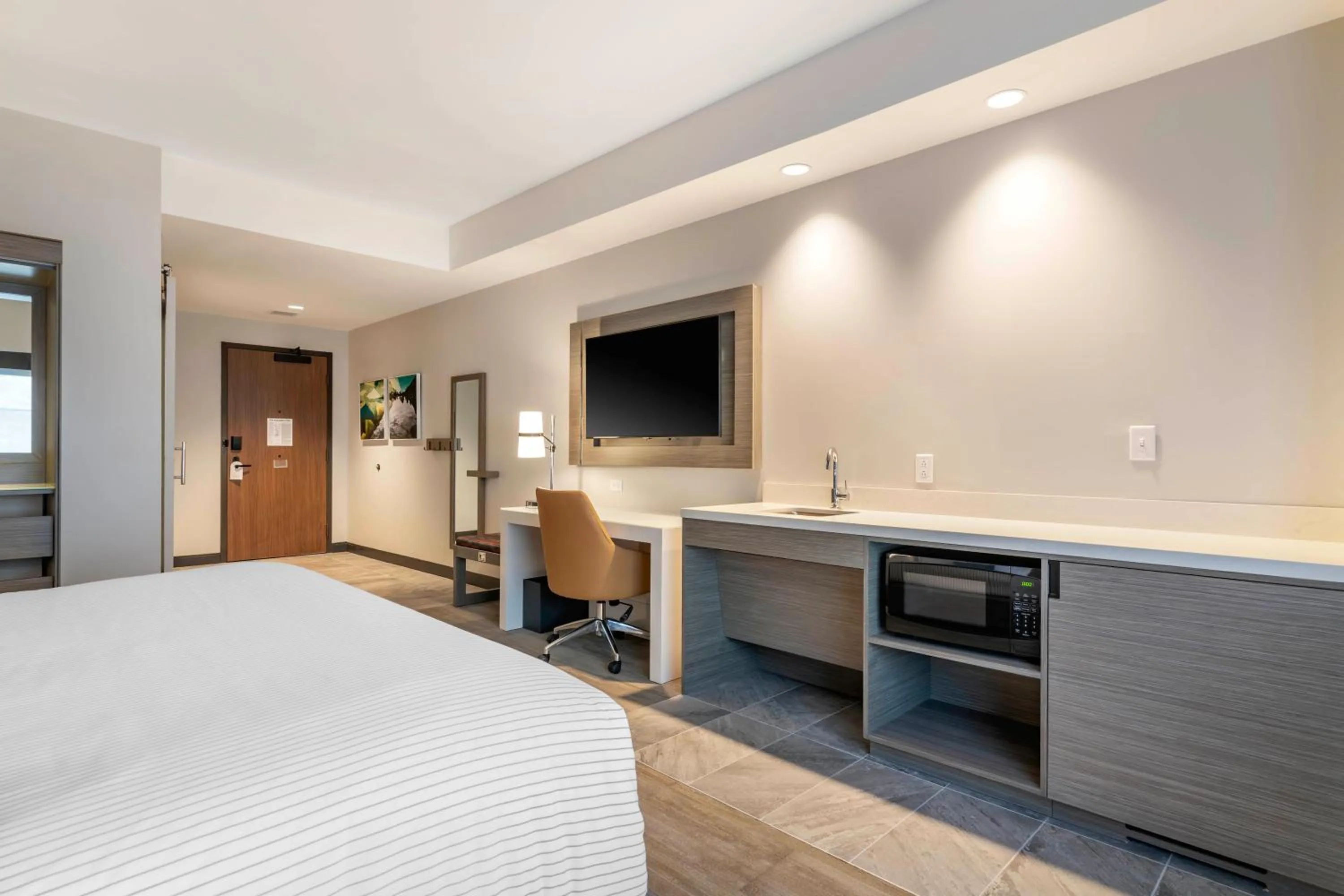 TV and multimedia, Bed in Cambria Hotel Lake Placid - Lakeside Resort