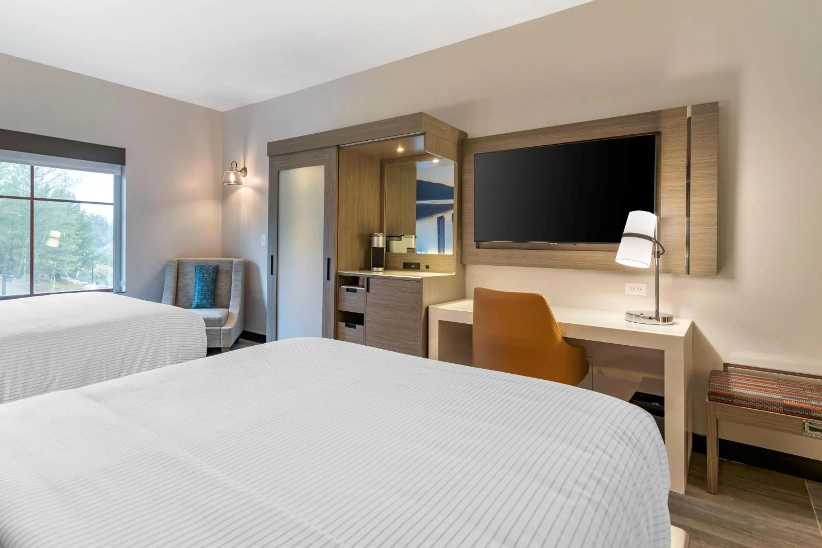 Bedroom, Bed in Cambria Hotel Lake Placid - Lakeside Resort