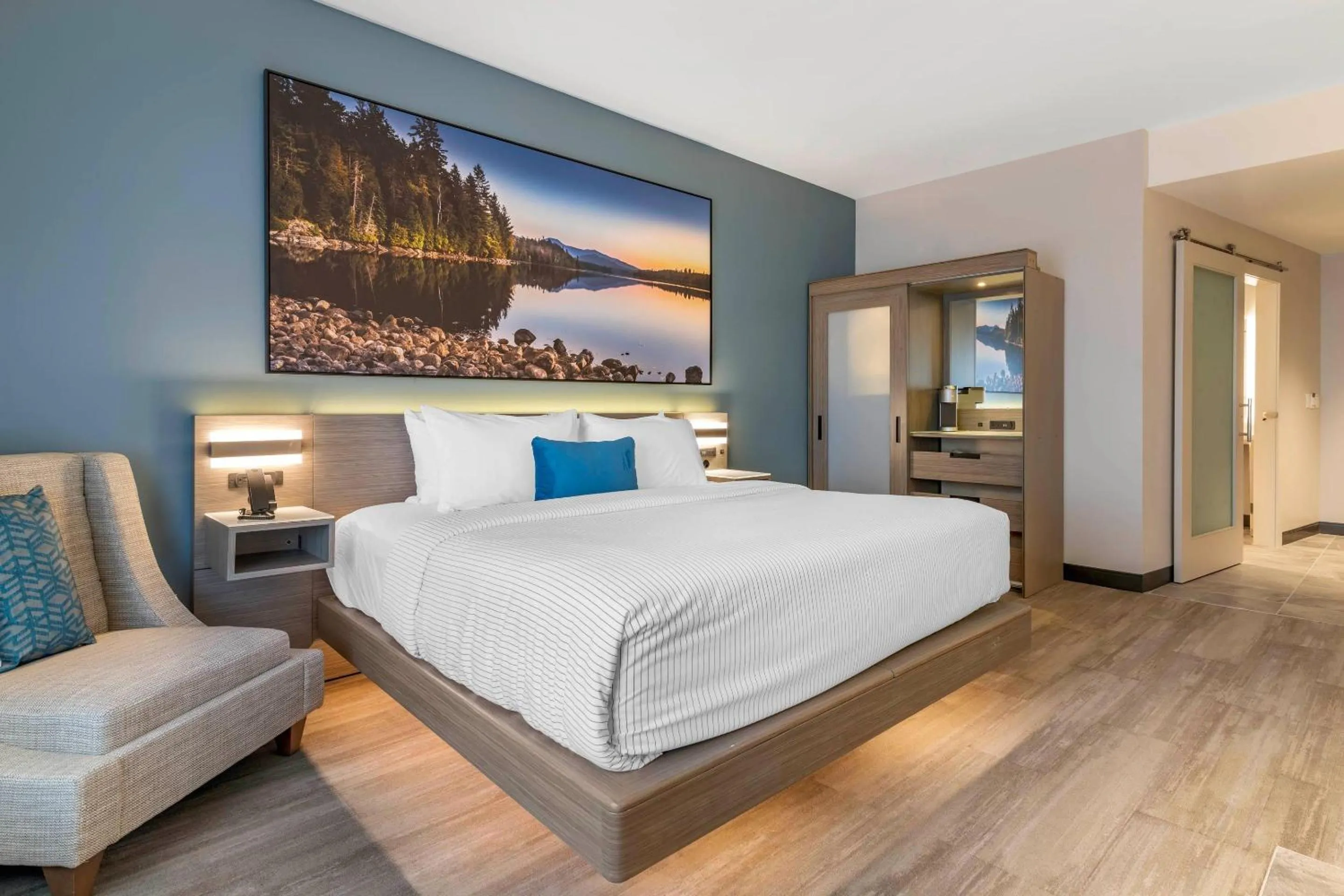 Bedroom, Bed in Cambria Hotel Lake Placid - Lakeside Resort