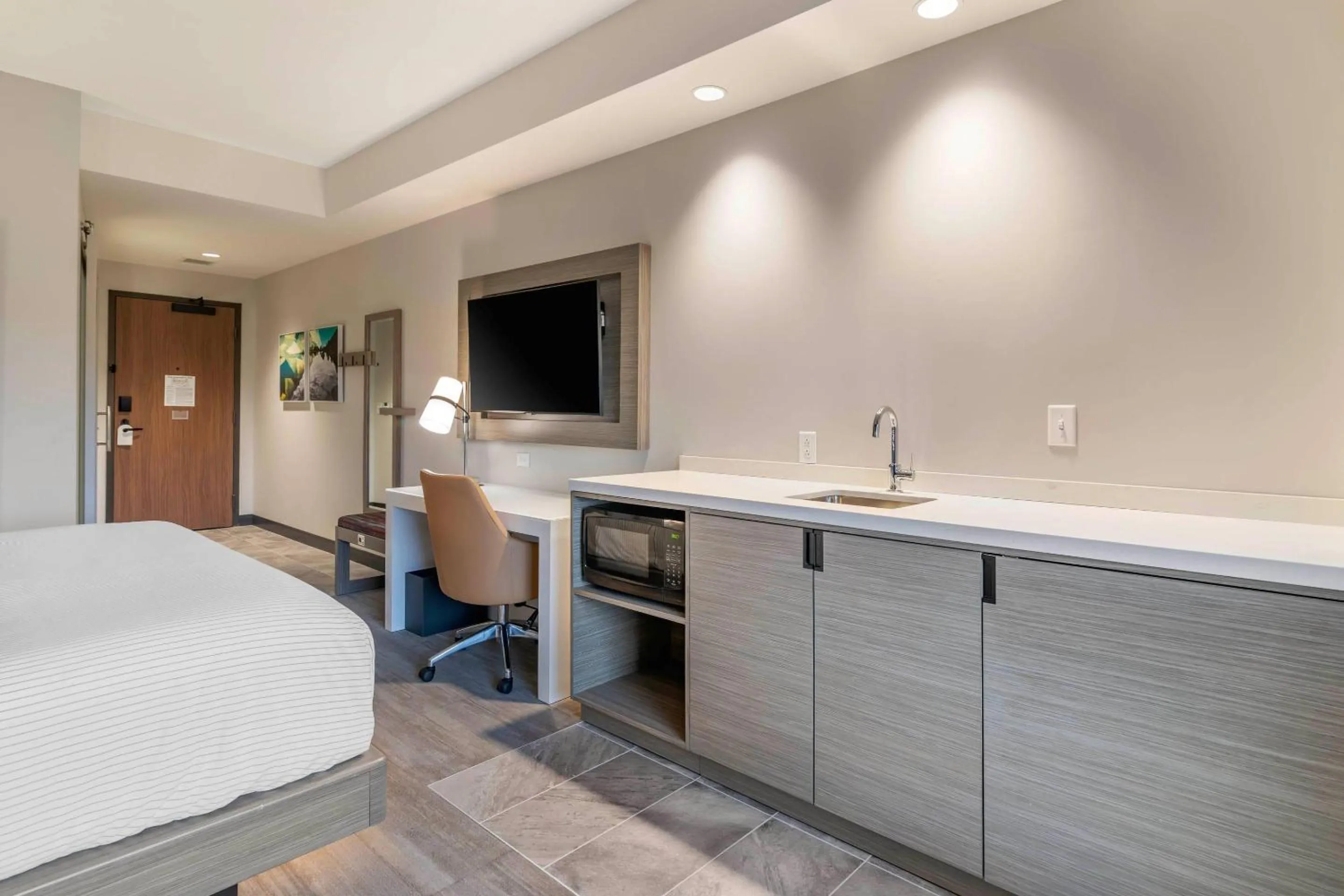 Bedroom, Bed in Cambria Hotel Lake Placid - Lakeside Resort