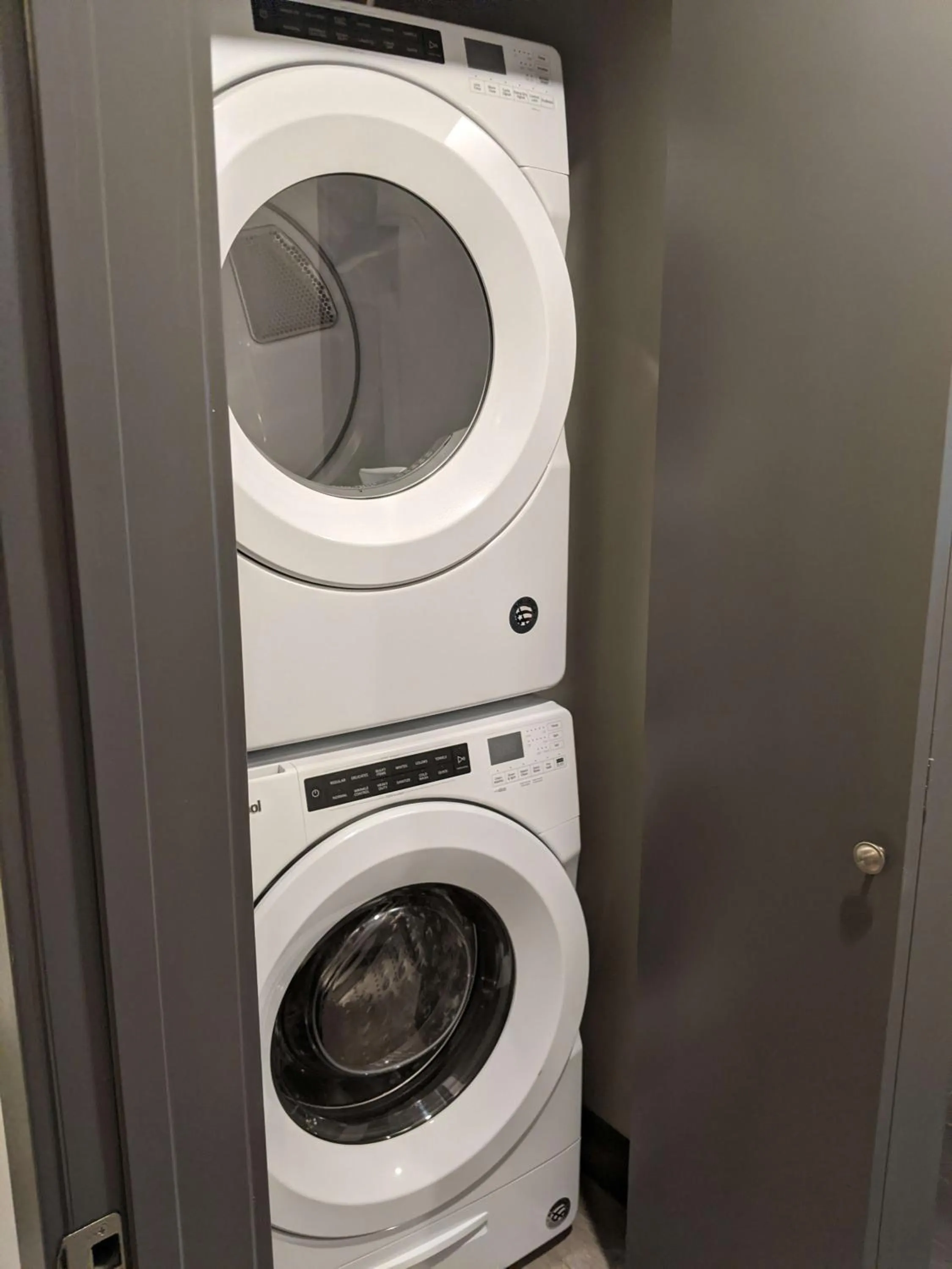 520 Neil Luxury 2 Bedroom