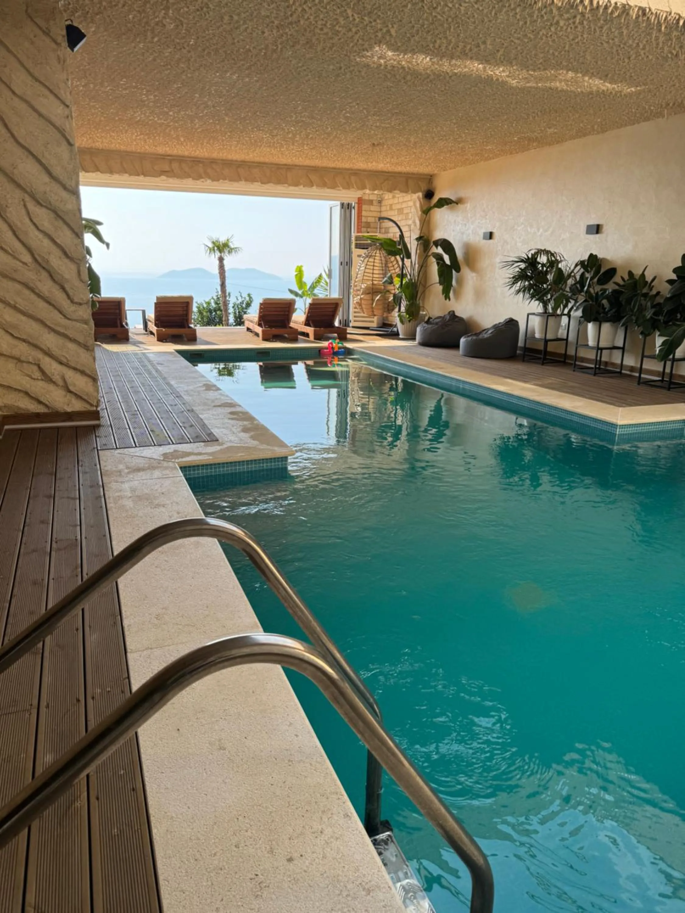 Pool view in Festim Villa Hotel