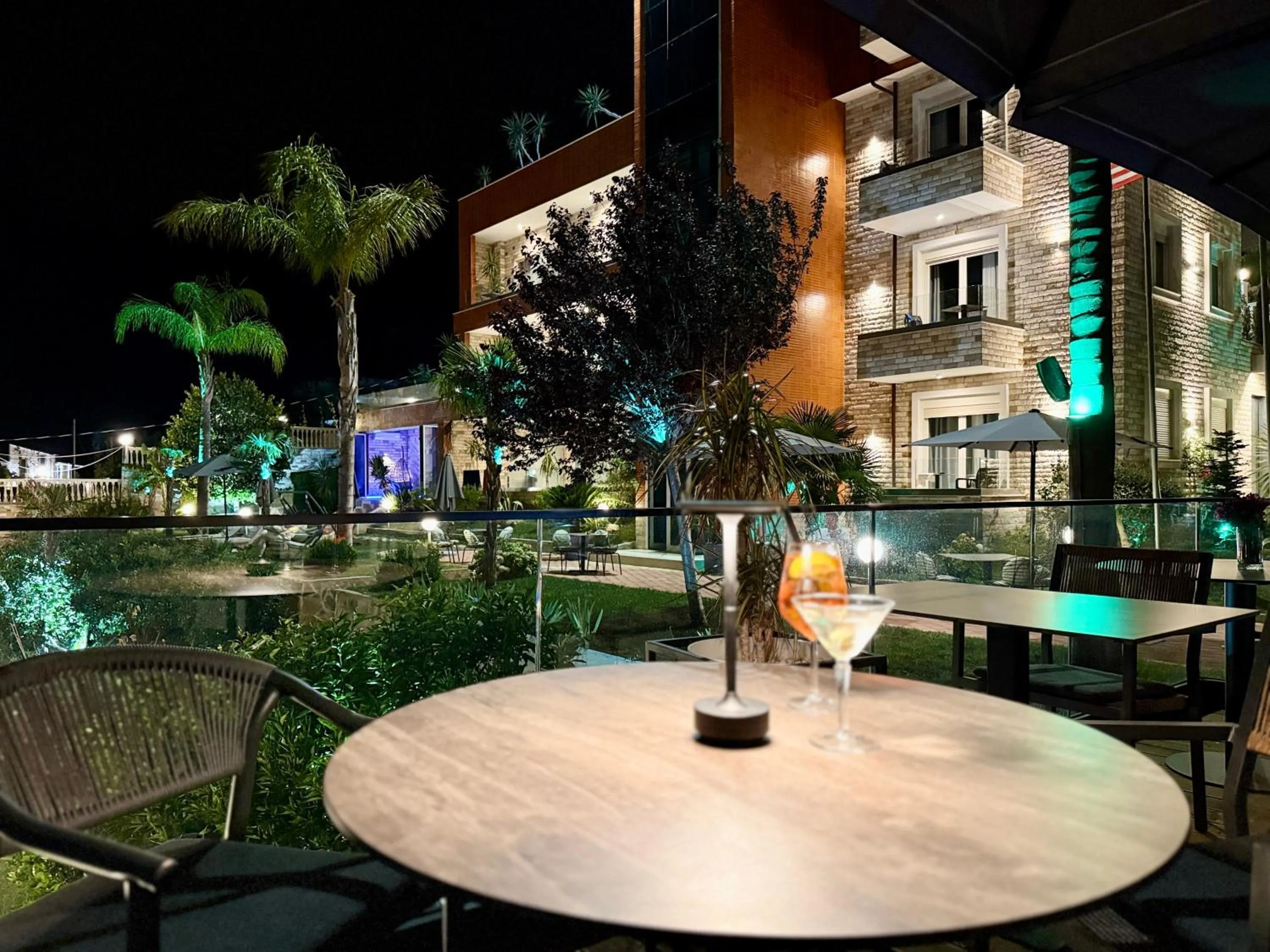Restaurant/places to eat in Festim Villa Hotel