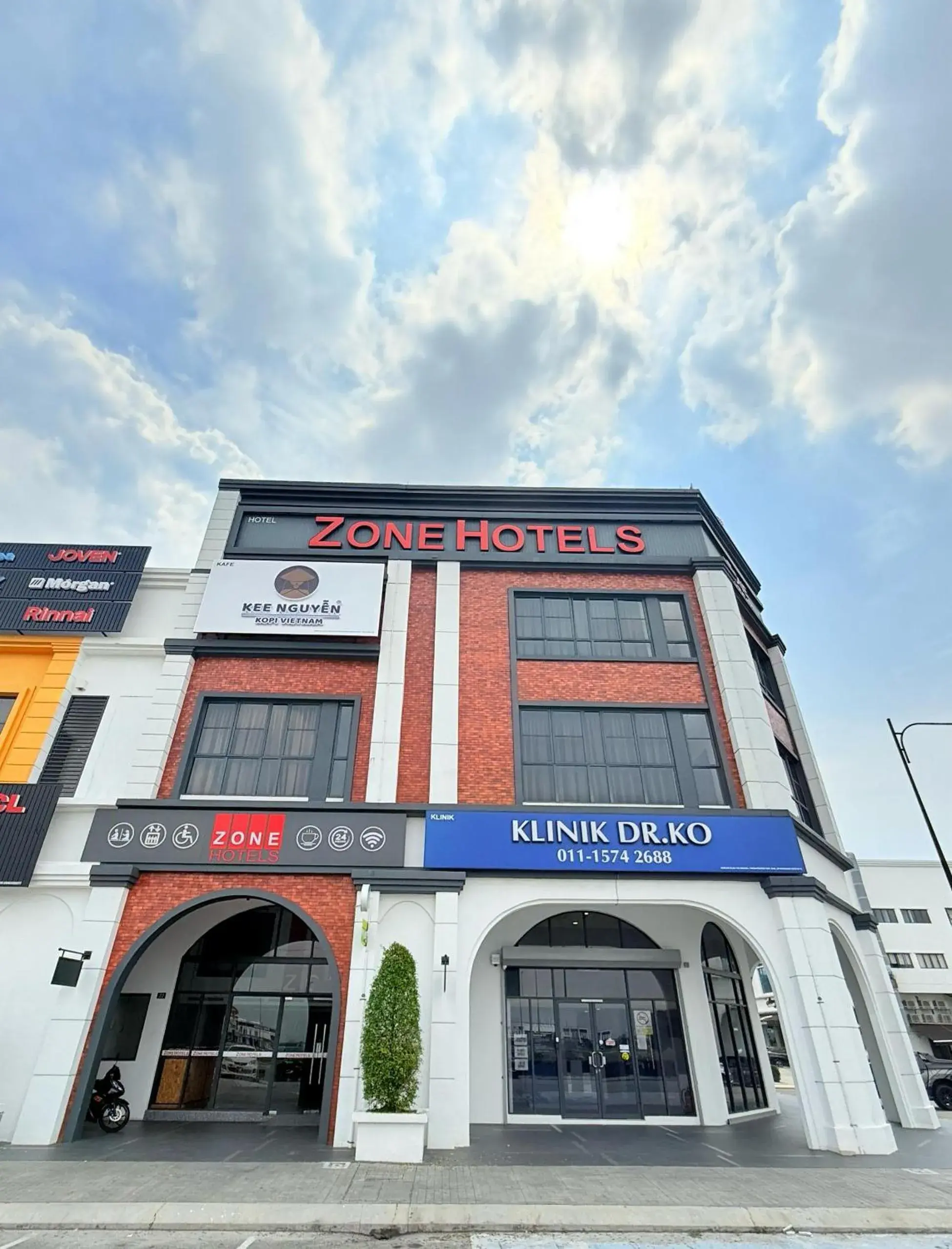 Property building in ZONE Hotels, Eco Grandeur Property building in ZONE Hotels, Eco Grandeur