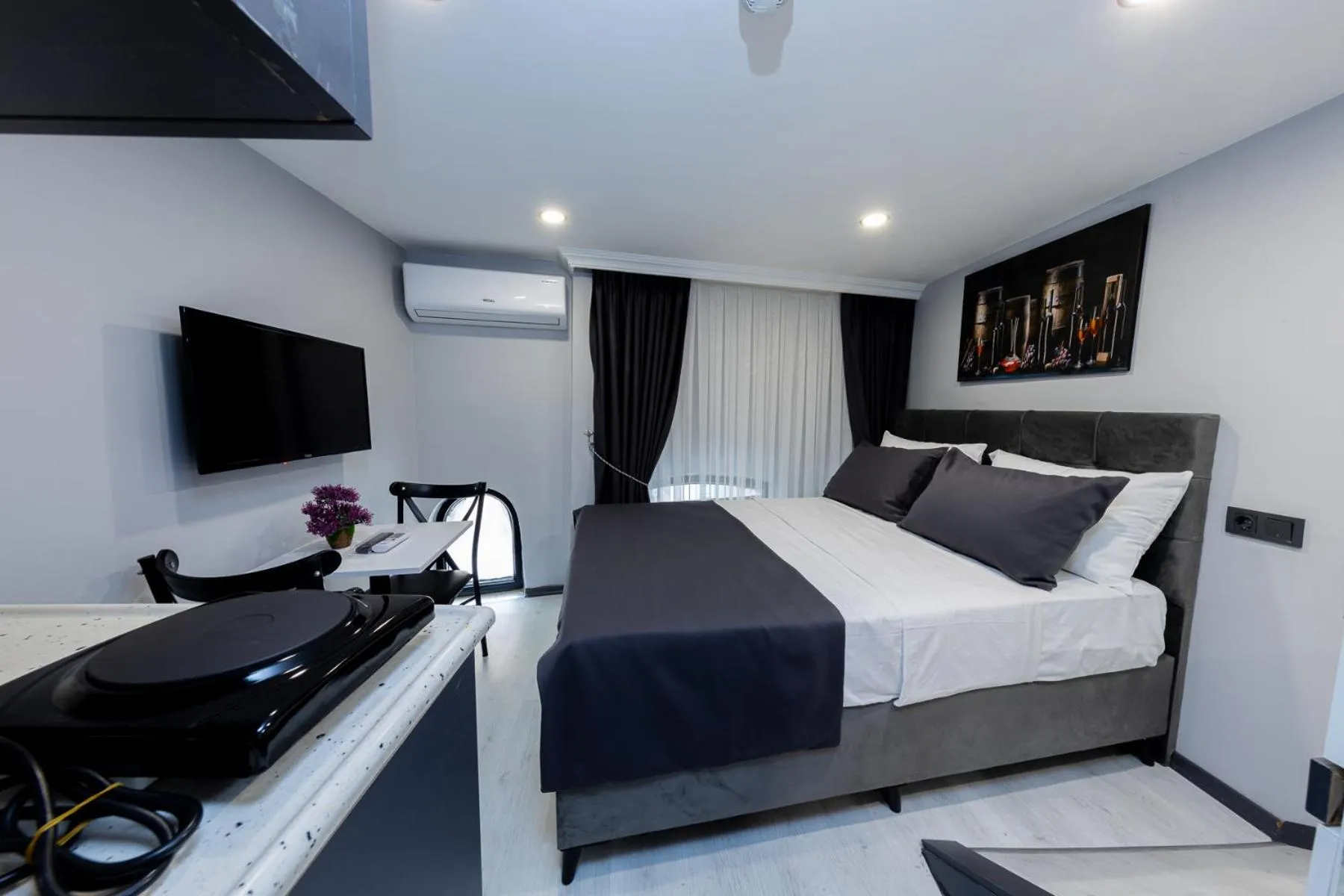 Communal lounge/ TV room, Bed in Aya Langa Guest House