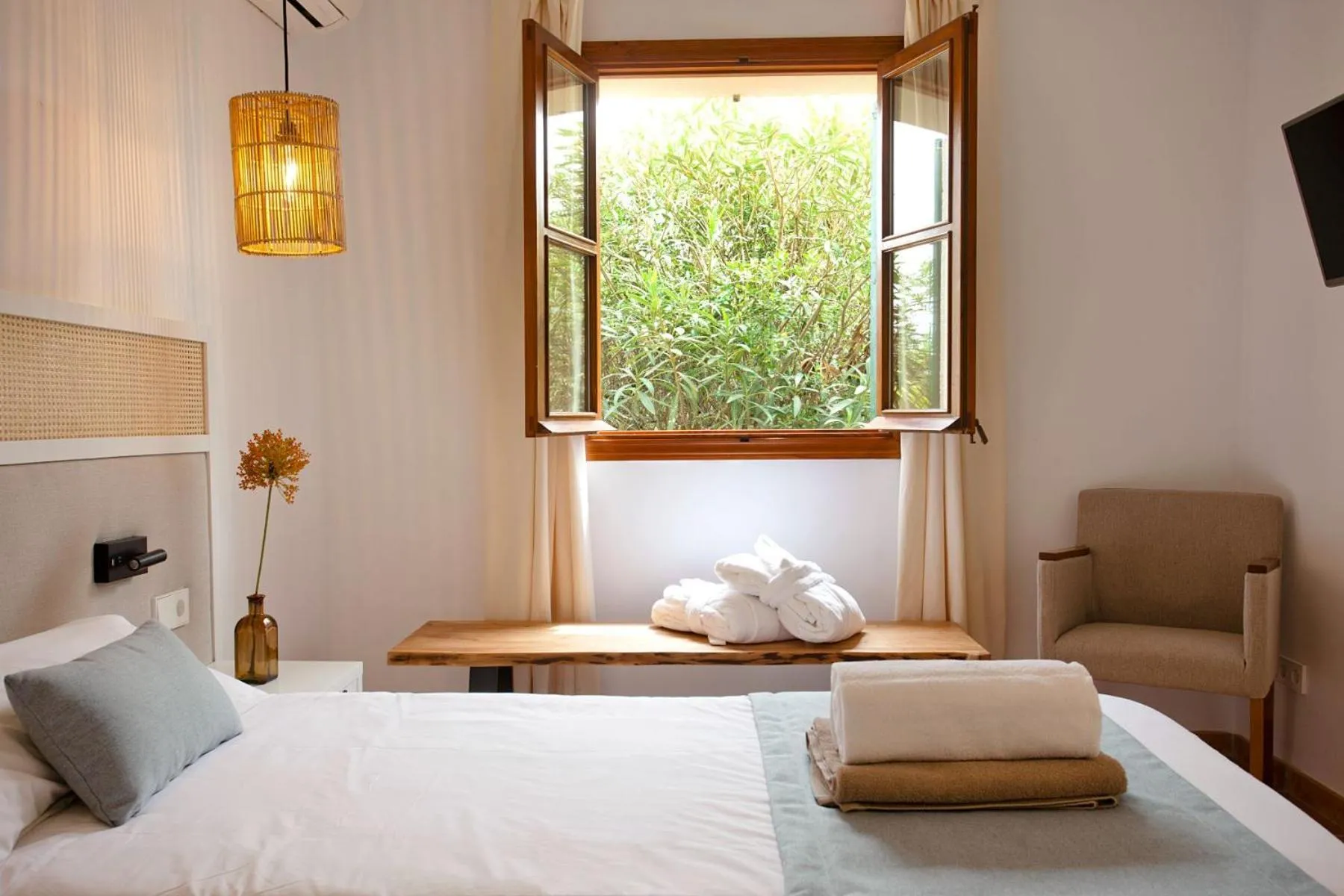 Bed in Principal Son Amoixa