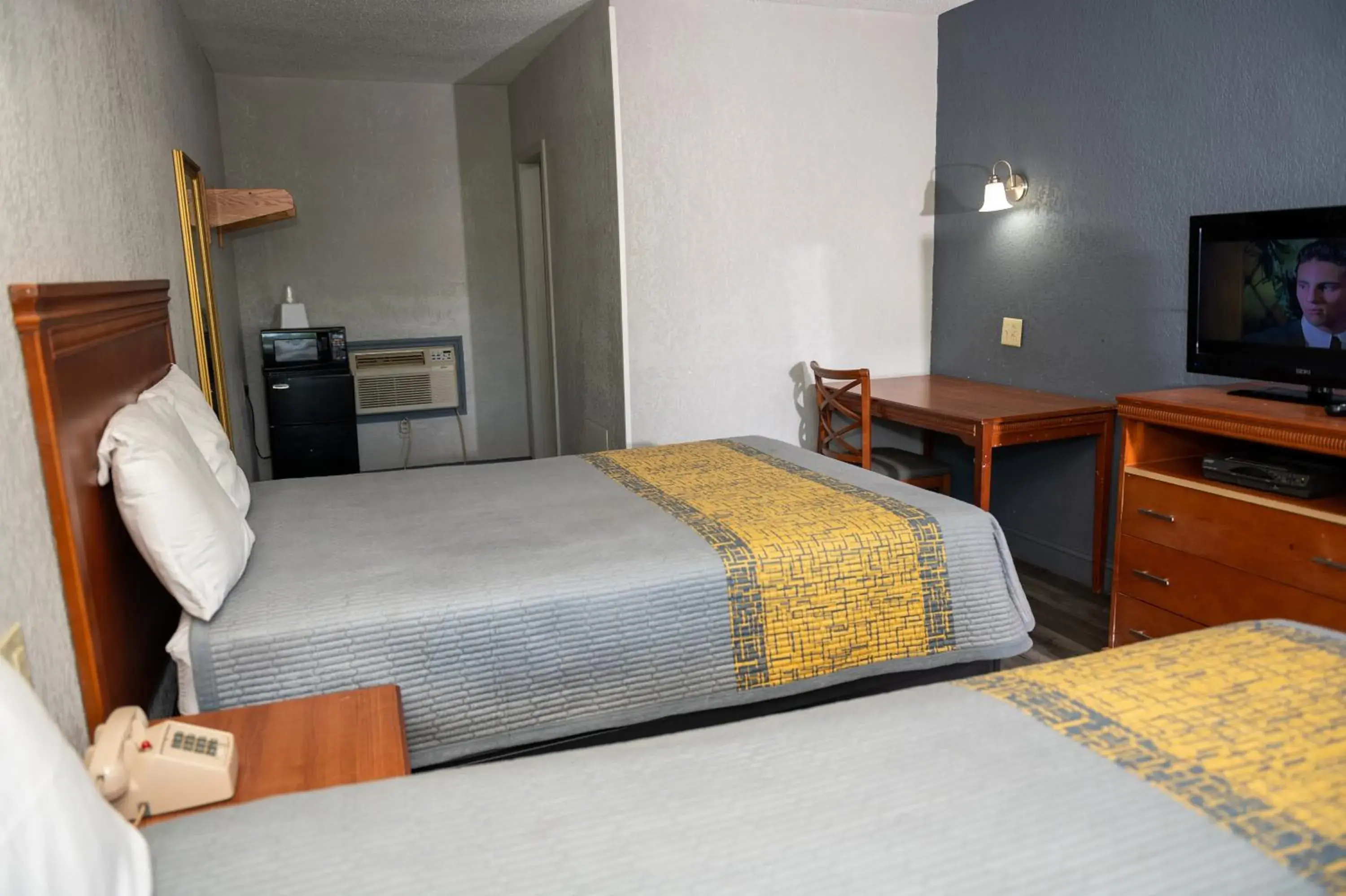 Deluxe Double Room (2 Adults + 1 Child) in Riverside Inn and Suites Deluxe Double Room (2 Adults + 1 Child) in Riverside Inn and Suites