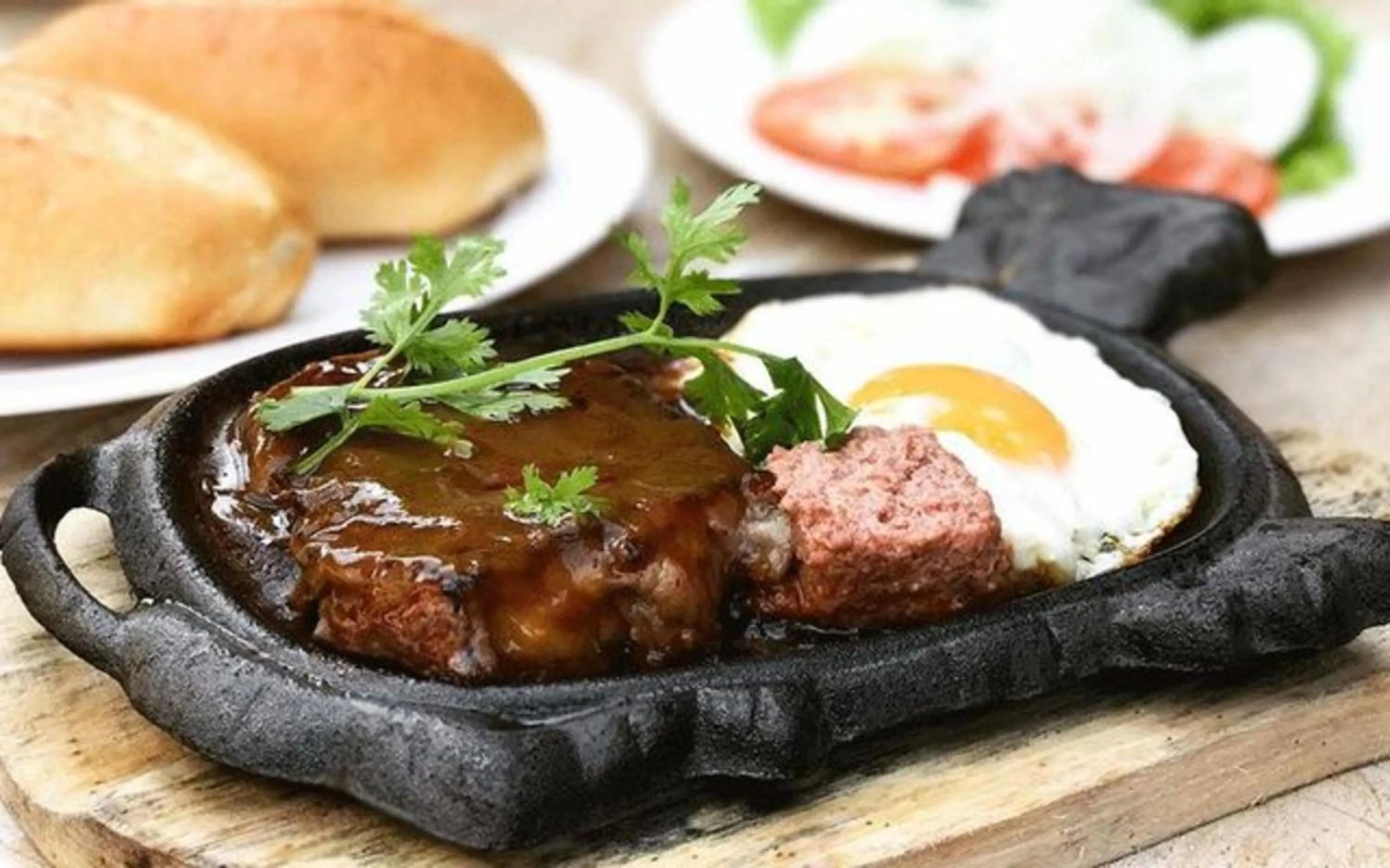 Food and drinks in Khang Thịnh Hotel Long Thành