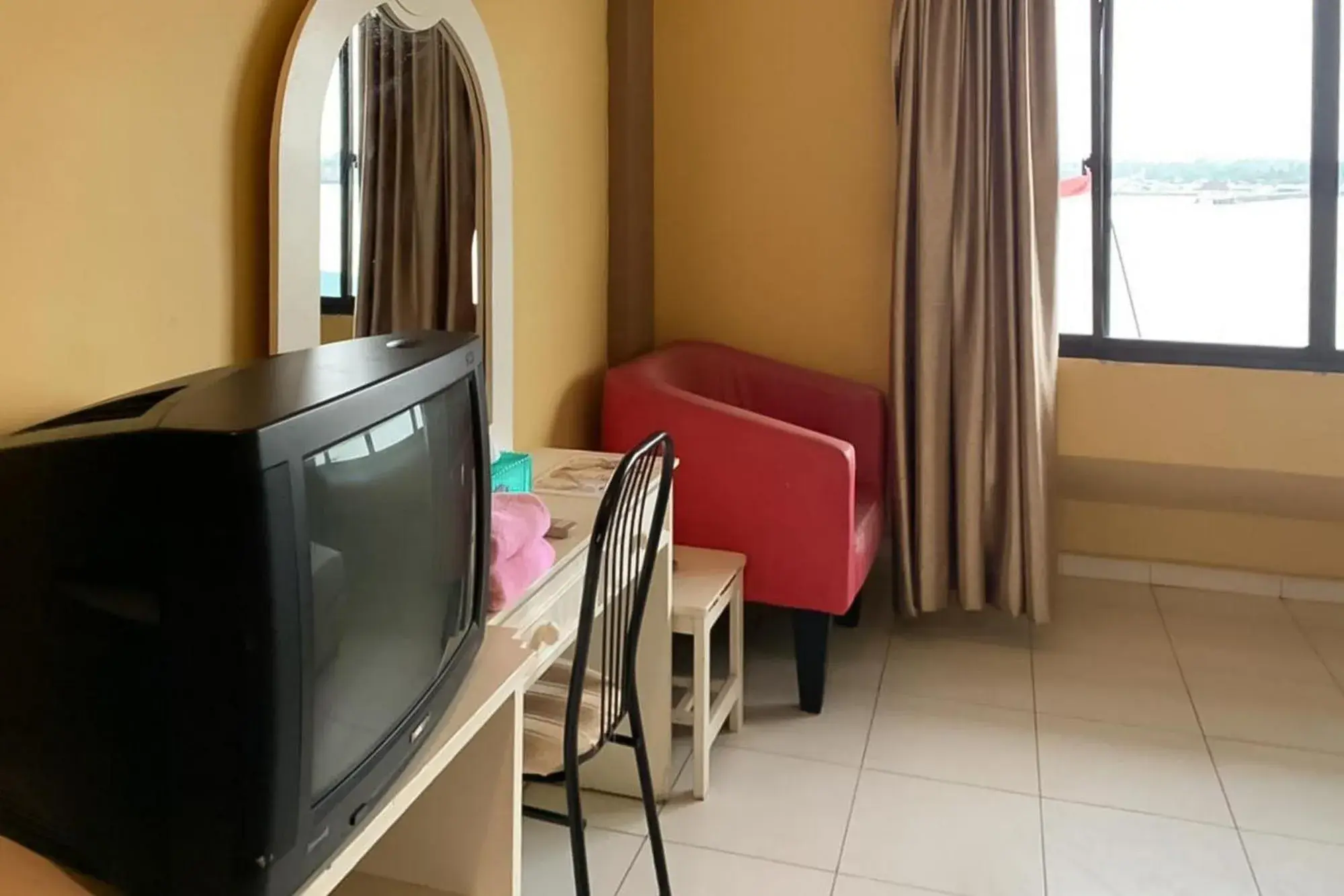 Bedroom in Hotel Laut Jaya Tanjung Pinang RedPartner Bedroom in Hotel Laut Jaya Tanjung Pinang RedPartner