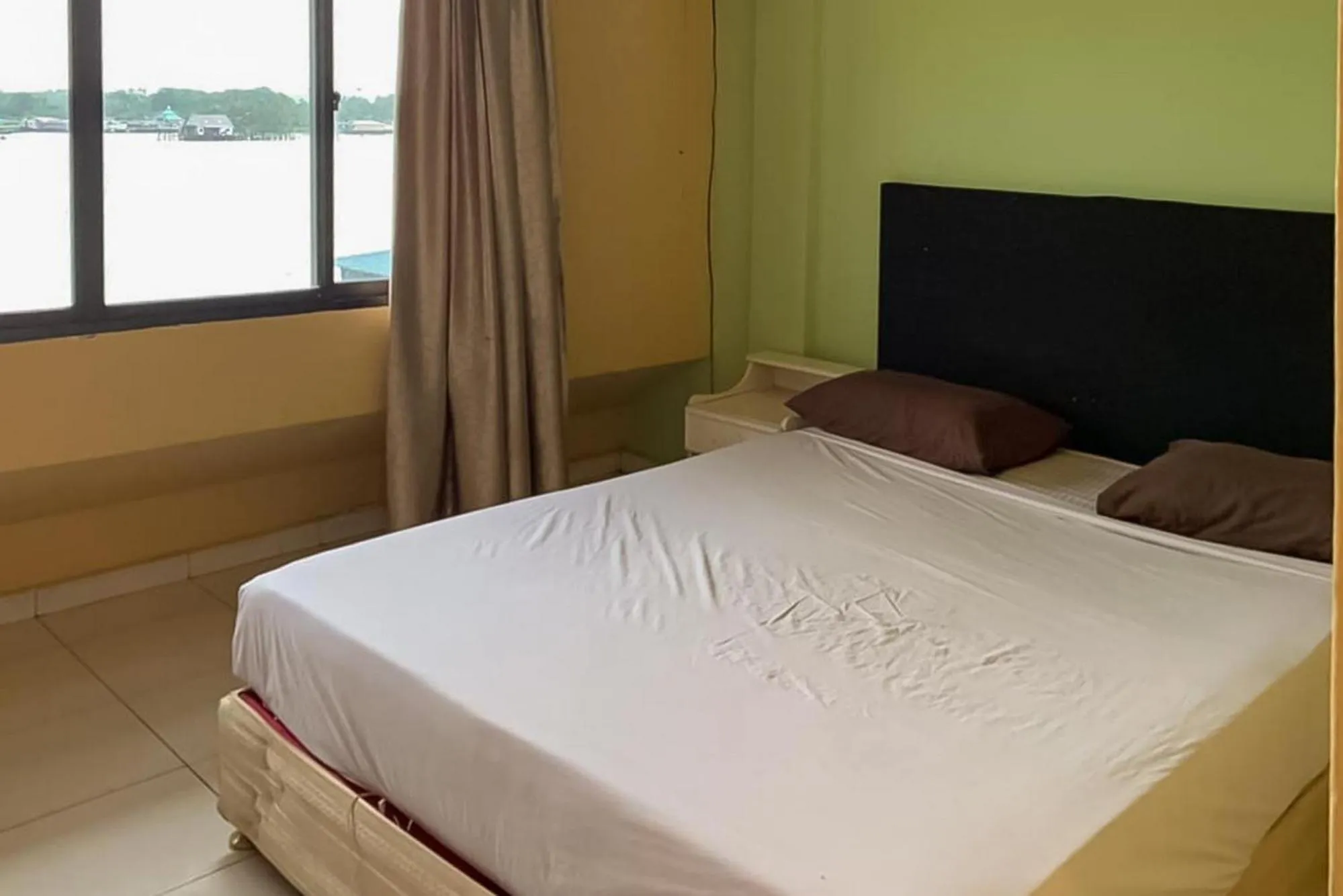 Bed in Hotel Laut Jaya Tanjung Pinang RedPartner