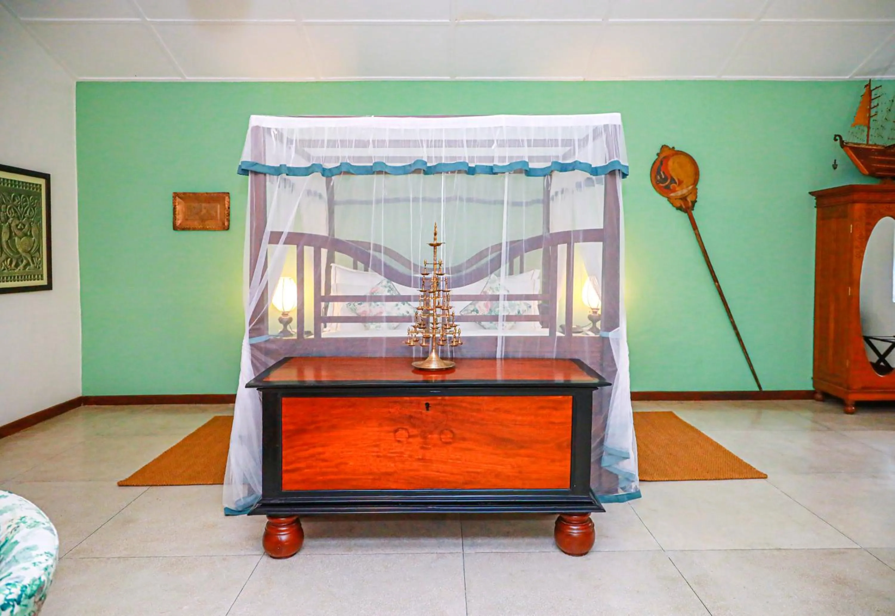 Bed in Mountbatten Bungalow- Thema Collection