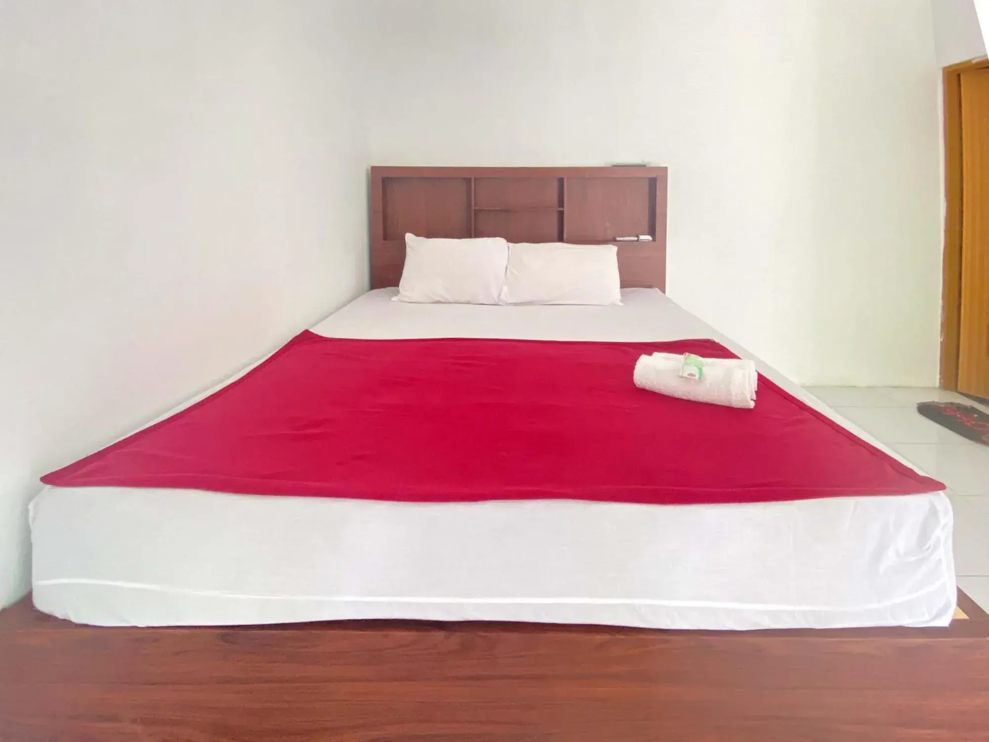 Bed in Guest House Hj Muriyah Syariah Slawi Mitra RedDoorz Bed in Guest House Hj Muriyah Syariah Slawi Mitra RedDoorz