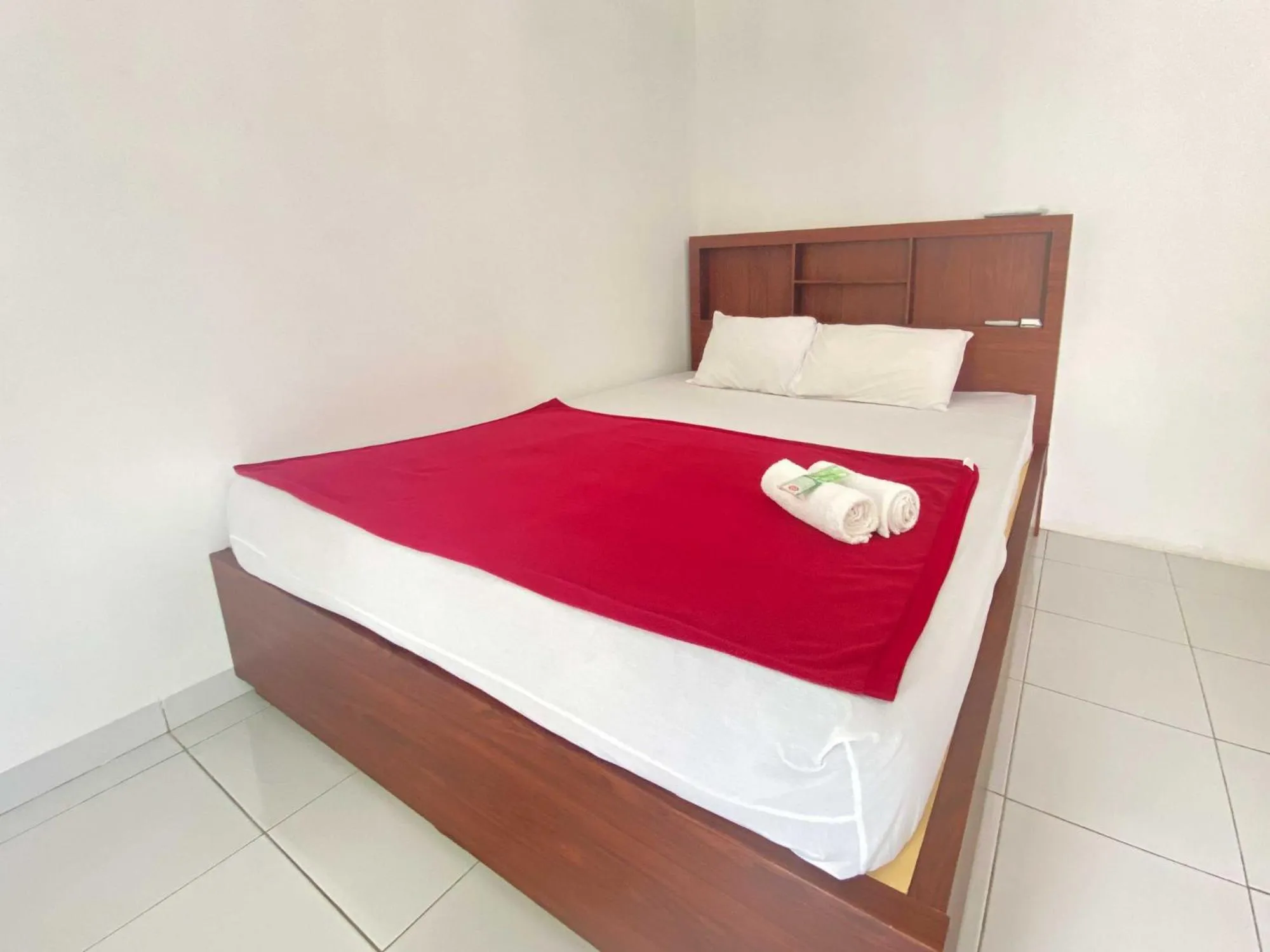 Guest House Hj Muriyah Syariah Slawi Mitra RedDoorz