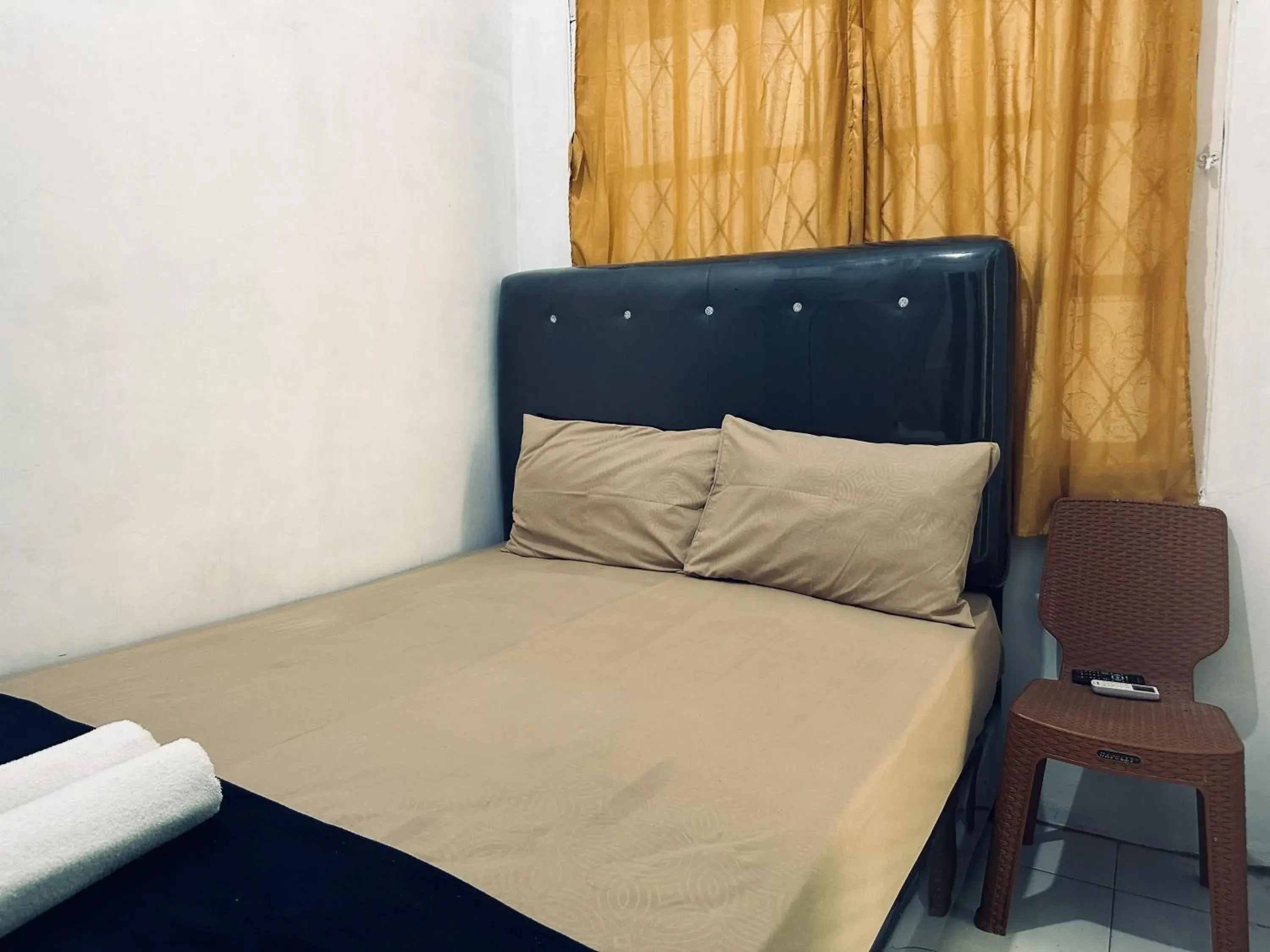 Bed in Guest House Hj Muriyah Syariah Slawi Mitra RedDoorz Bed in Guest House Hj Muriyah Syariah Slawi Mitra RedDoorz