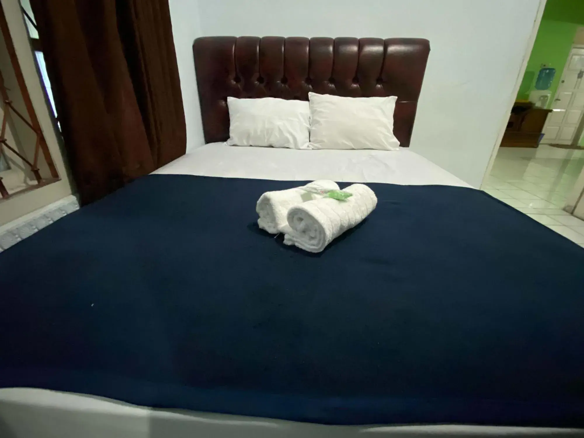 Standard Double Room - single occupancy in Guest House Hj Muriyah Syariah Slawi Mitra RedDoorz Standard Double Room - single occupancy in Guest House Hj Muriyah Syariah Slawi Mitra RedDoorz