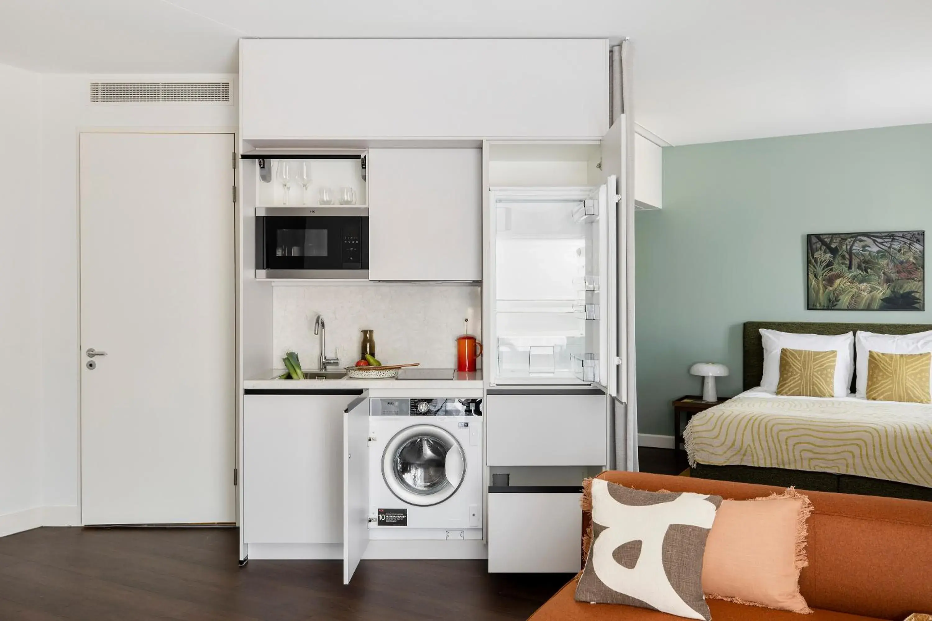 Kitchen or kitchenette, Bed in COVE Centrum Kitchen or kitchenette, Bed in COVE Centrum