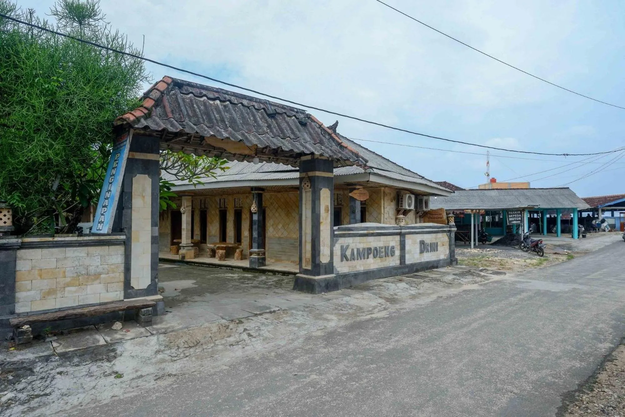 Property building in Hotel Kampoeng Drini RedPartner