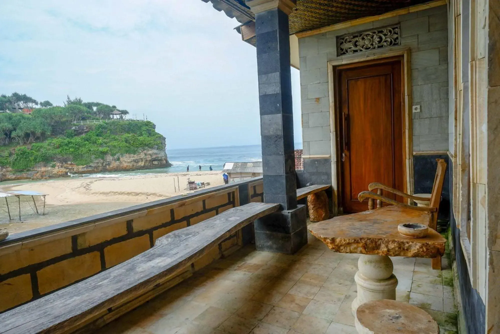 Balcony/Terrace in Hotel Kampoeng Drini RedPartner Balcony/Terrace in Hotel Kampoeng Drini RedPartner