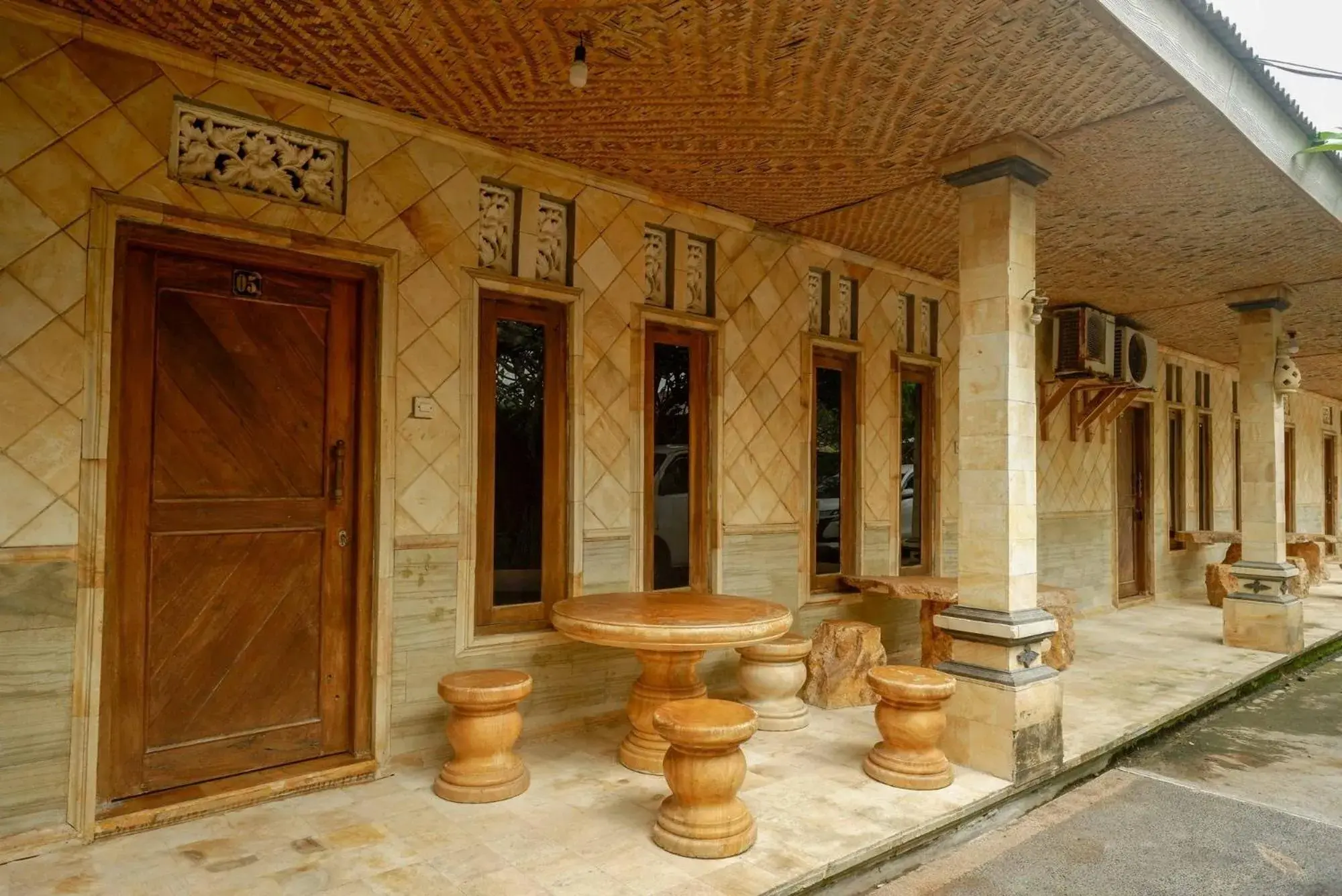 Property building in Hotel Kampoeng Drini RedPartner Property building in Hotel Kampoeng Drini RedPartner