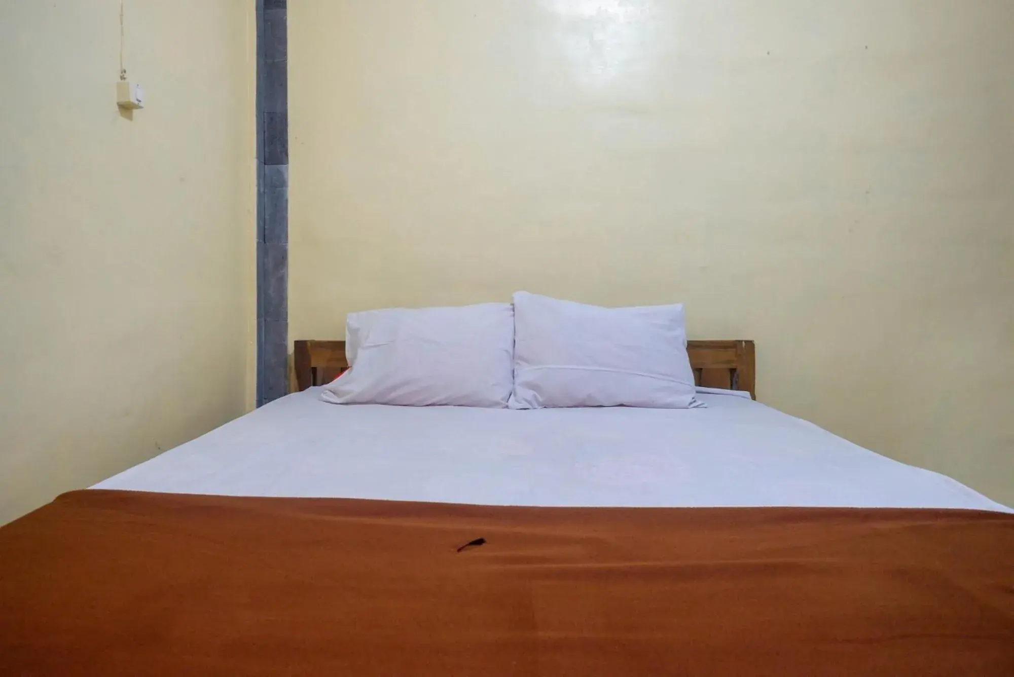 Bed in Hotel Kampoeng Drini RedPartner Bed in Hotel Kampoeng Drini RedPartner
