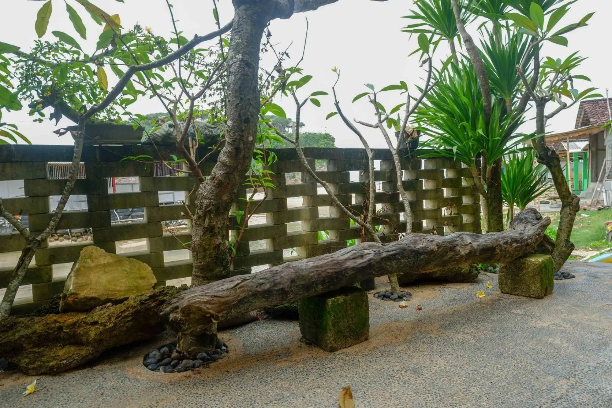 Garden in Hotel Kampoeng Drini RedPartner