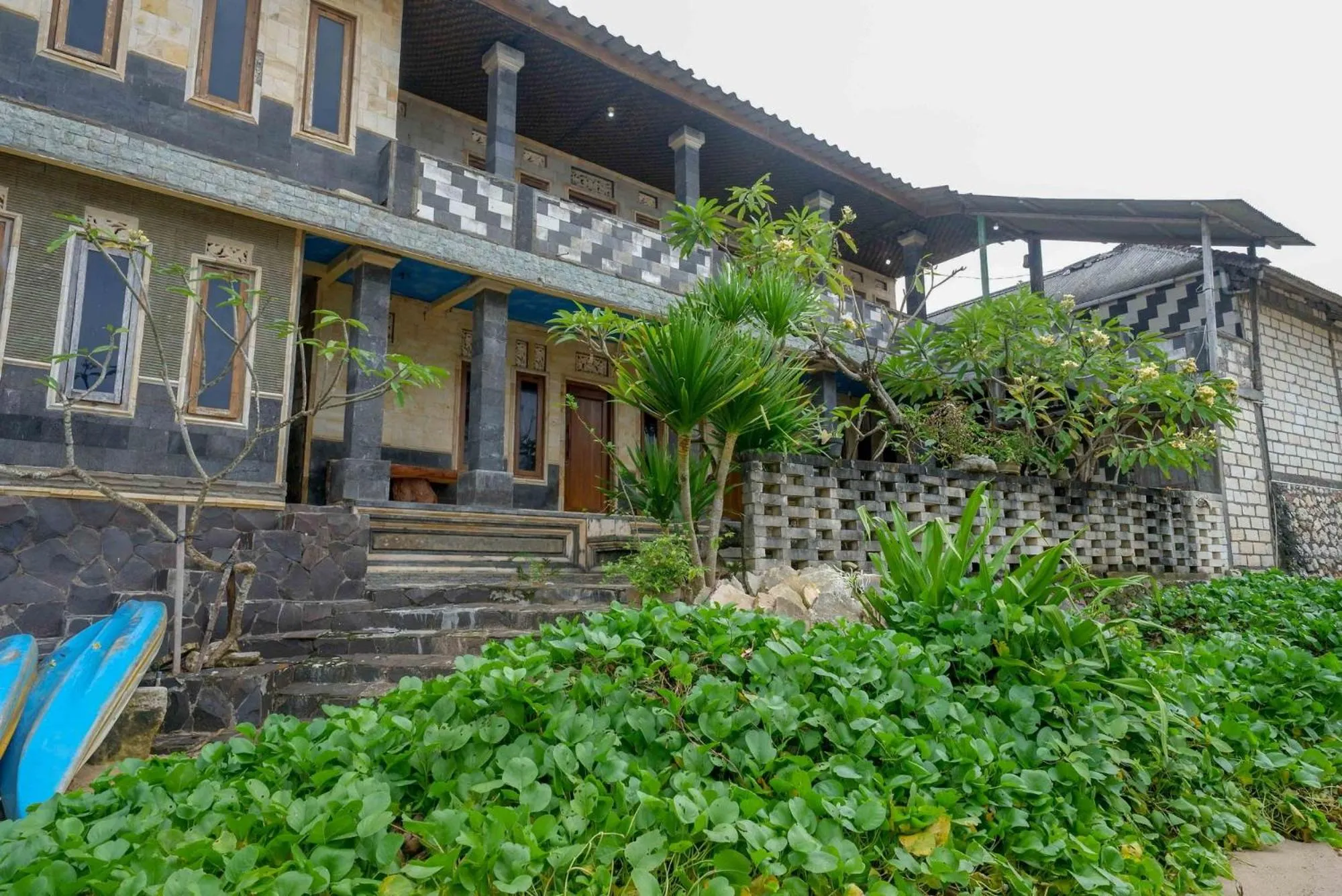 Property building in Hotel Kampoeng Drini RedPartner