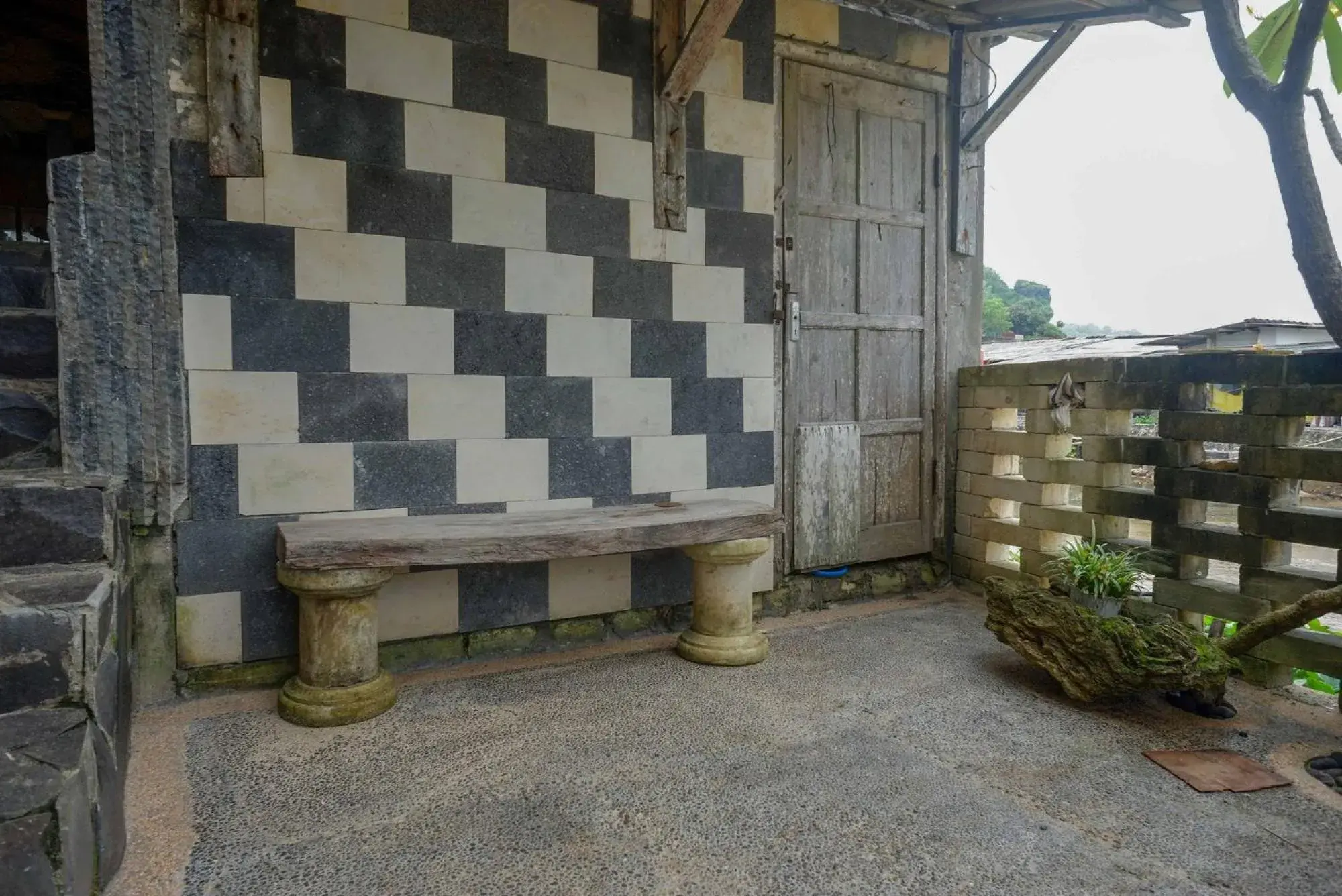 Property building in Hotel Kampoeng Drini RedPartner Property building in Hotel Kampoeng Drini RedPartner