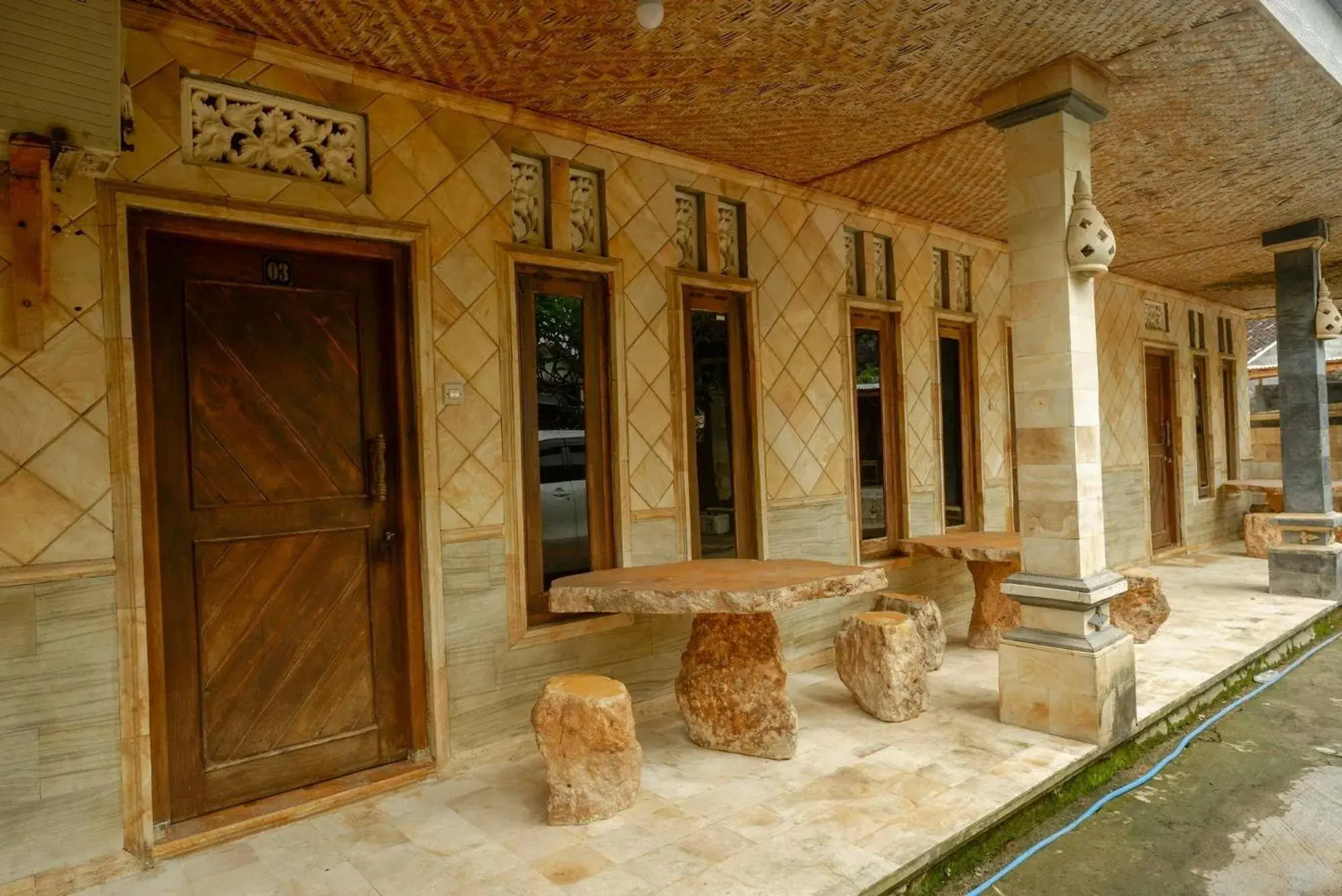 Property building in Hotel Kampoeng Drini RedPartner Property building in Hotel Kampoeng Drini RedPartner