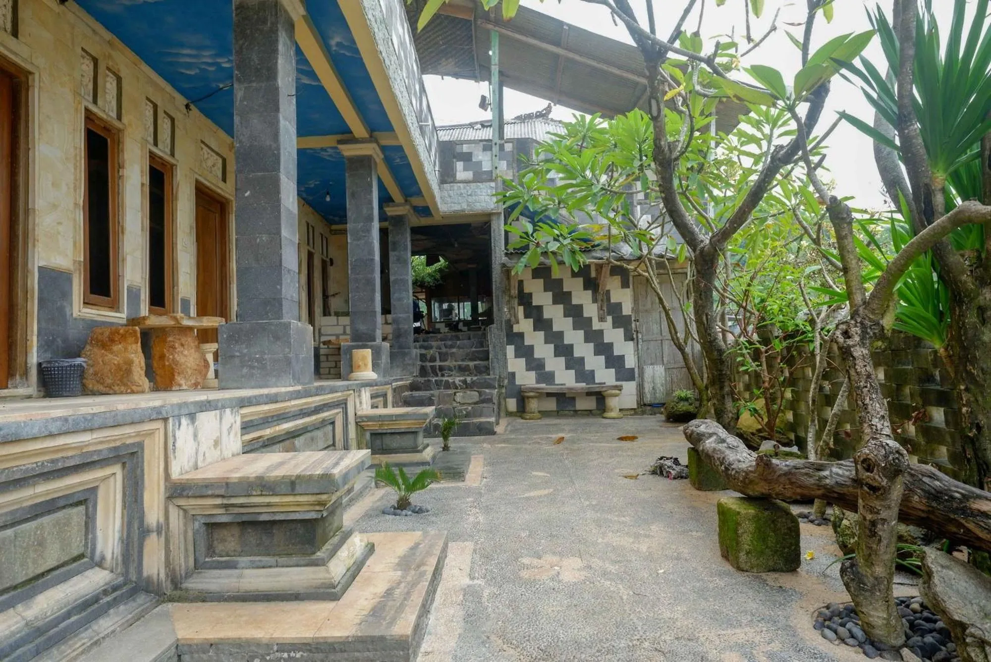 Property building in Hotel Kampoeng Drini RedPartner