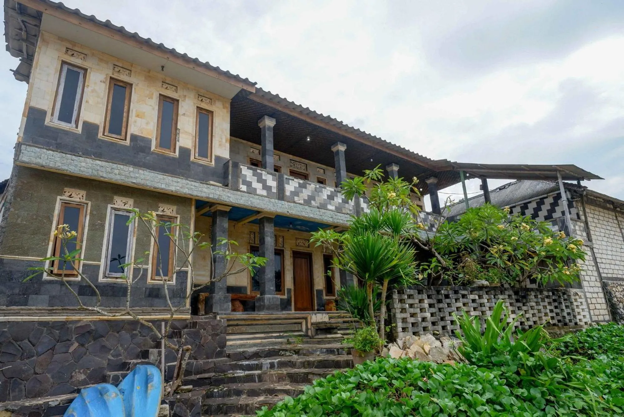 Property building in Hotel Kampoeng Drini RedPartner