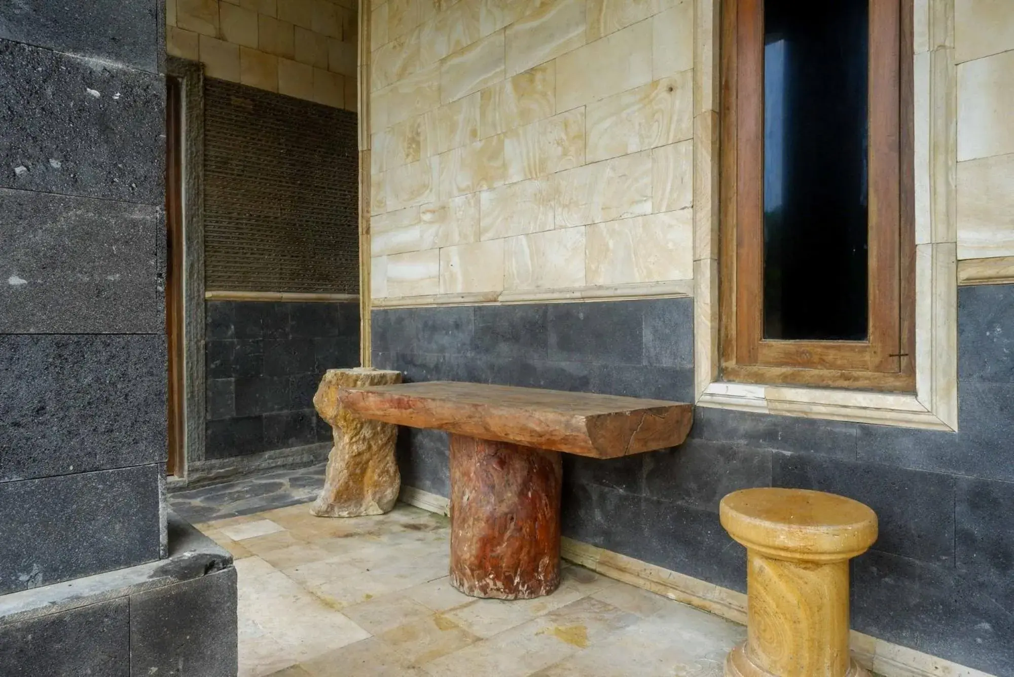 Property building in Hotel Kampoeng Drini RedPartner Property building in Hotel Kampoeng Drini RedPartner