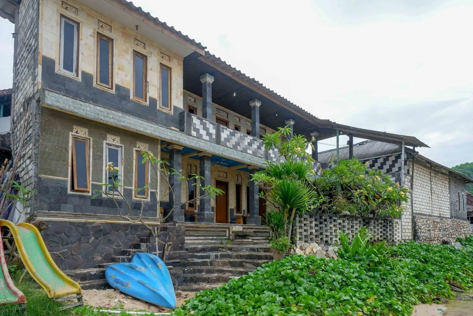 Property building in Hotel Kampoeng Drini RedPartner