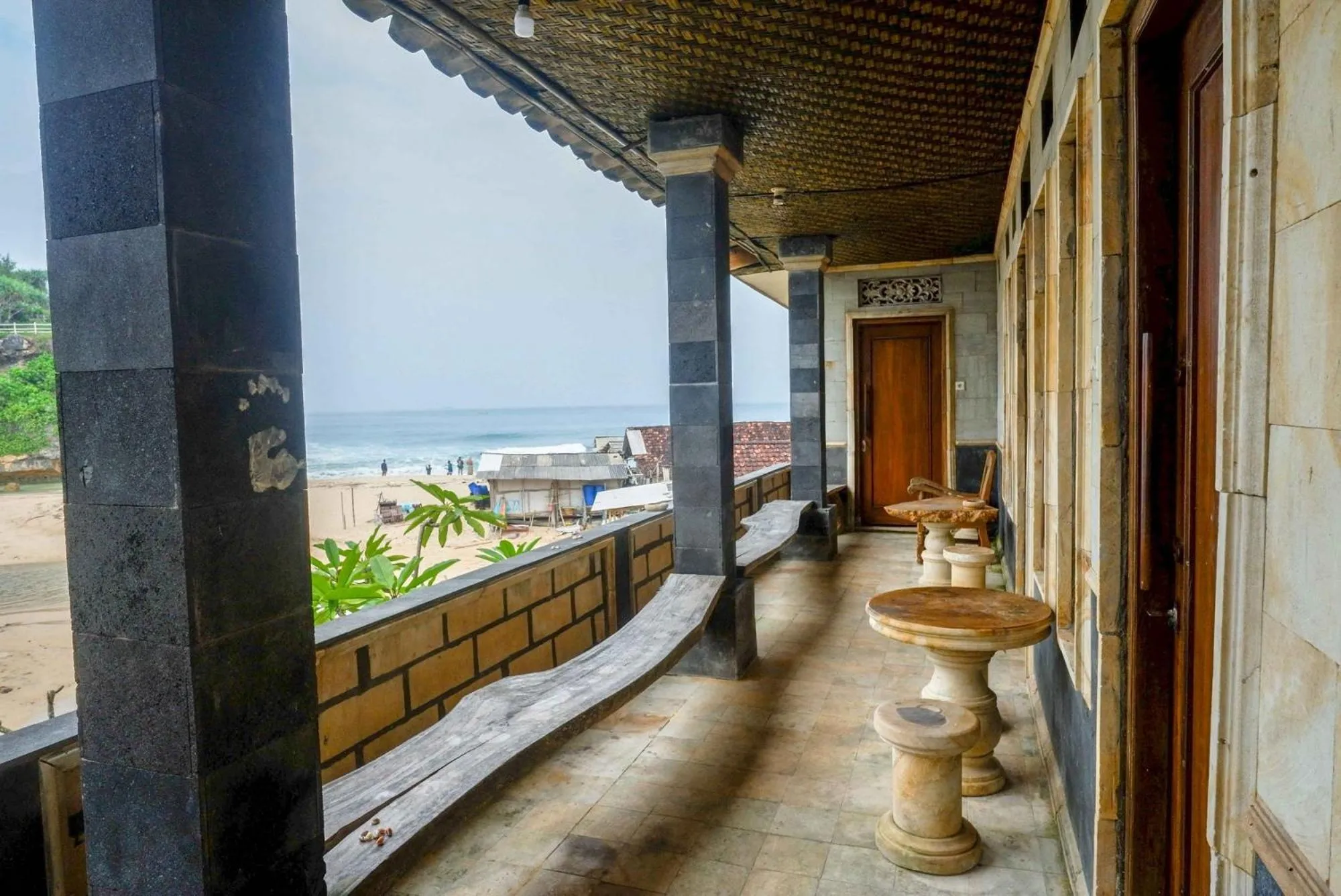 Balcony/Terrace in Hotel Kampoeng Drini RedPartner