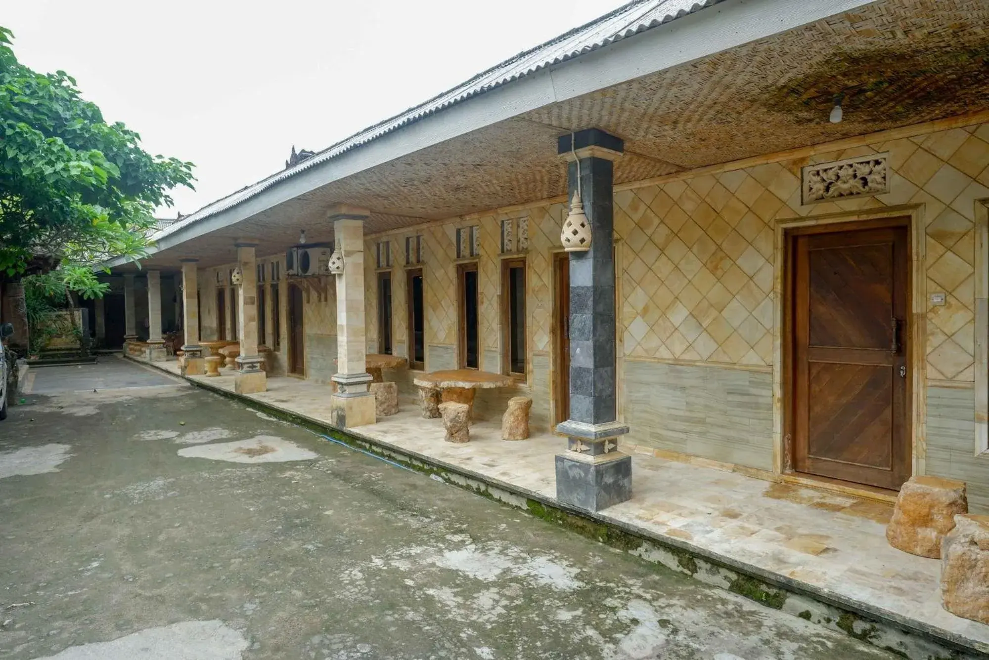 Property building in Hotel Kampoeng Drini RedPartner Property building in Hotel Kampoeng Drini RedPartner