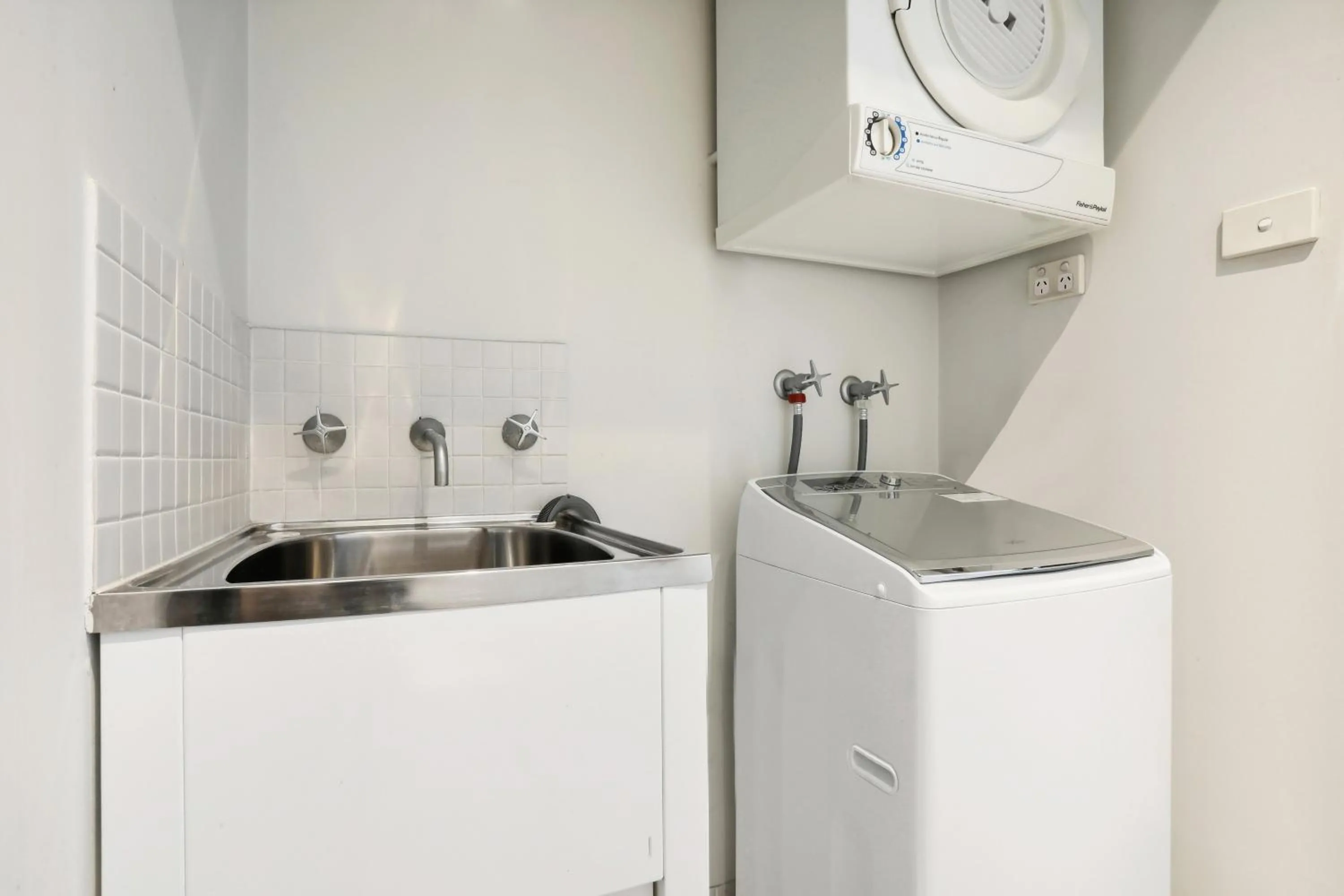 laundry in Chippendale 1 Bedroom Apartment • Mins to Central
