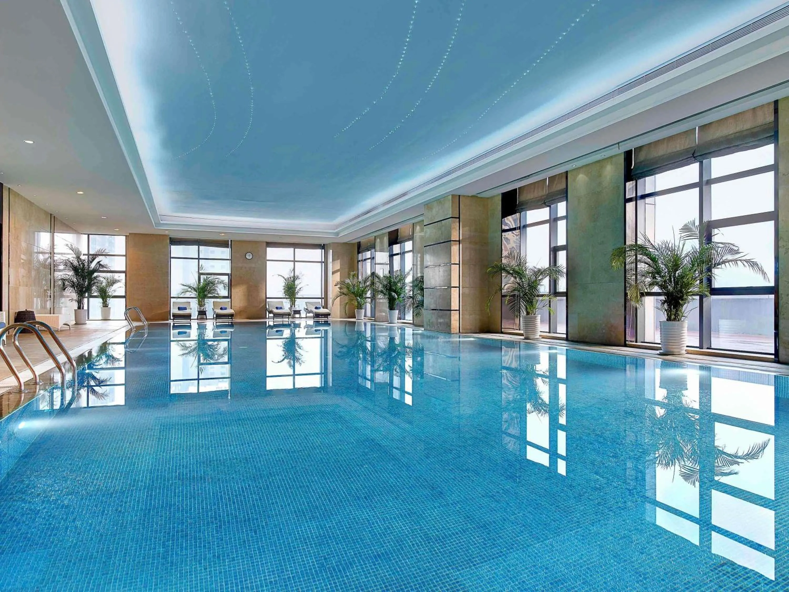 Pool view in Pullman Weifang