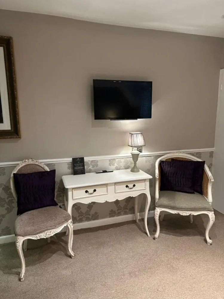 Bedroom in Langtry Manor Hotel
