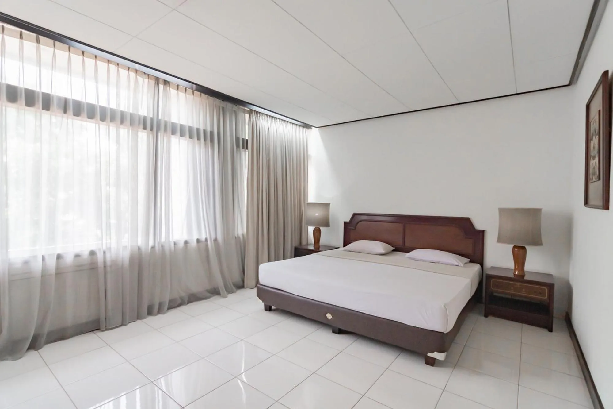 Bed in Istana Hotel Bandung Mitra RedDoorz