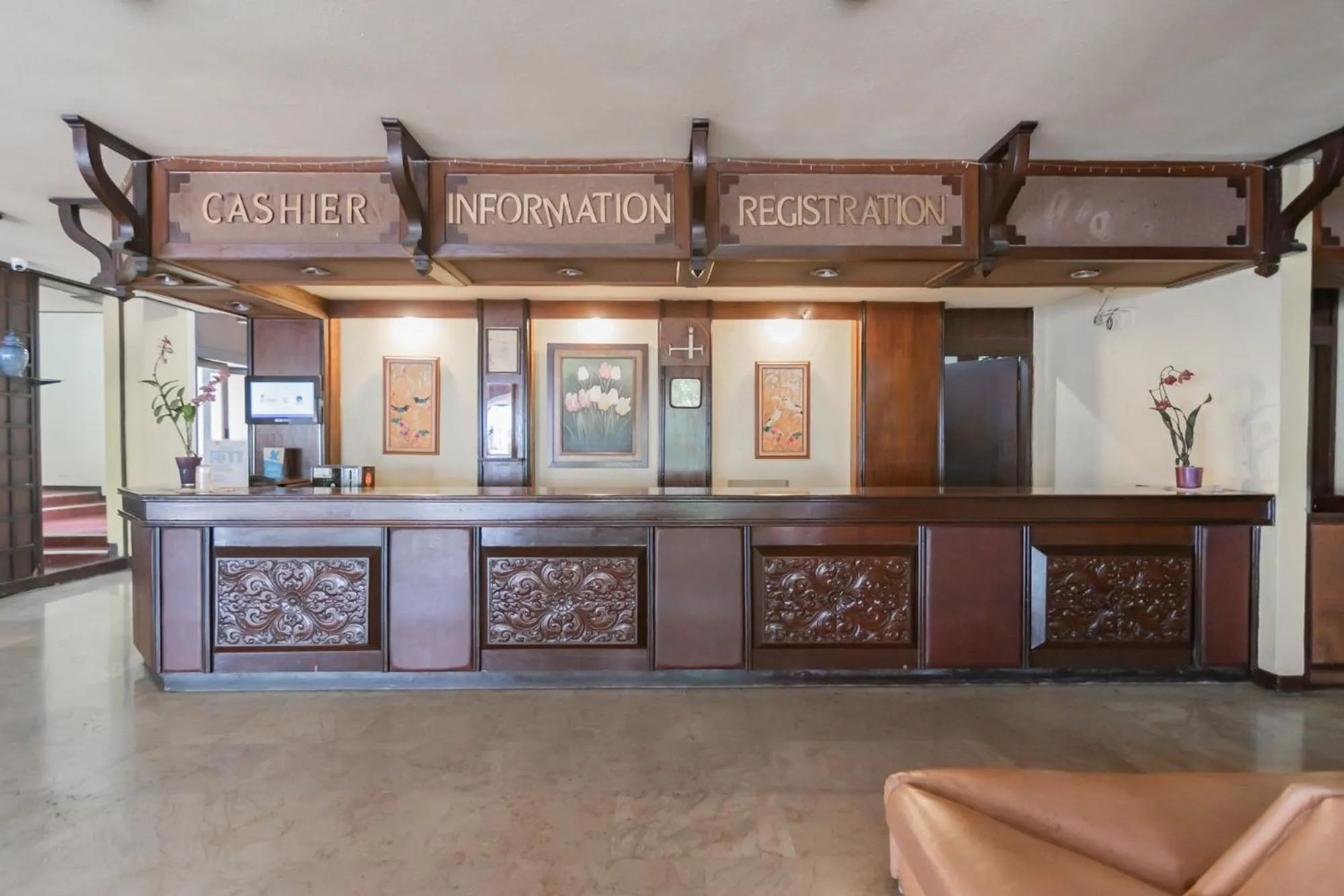 Lobby or reception in Istana Hotel Bandung Mitra RedDoorz