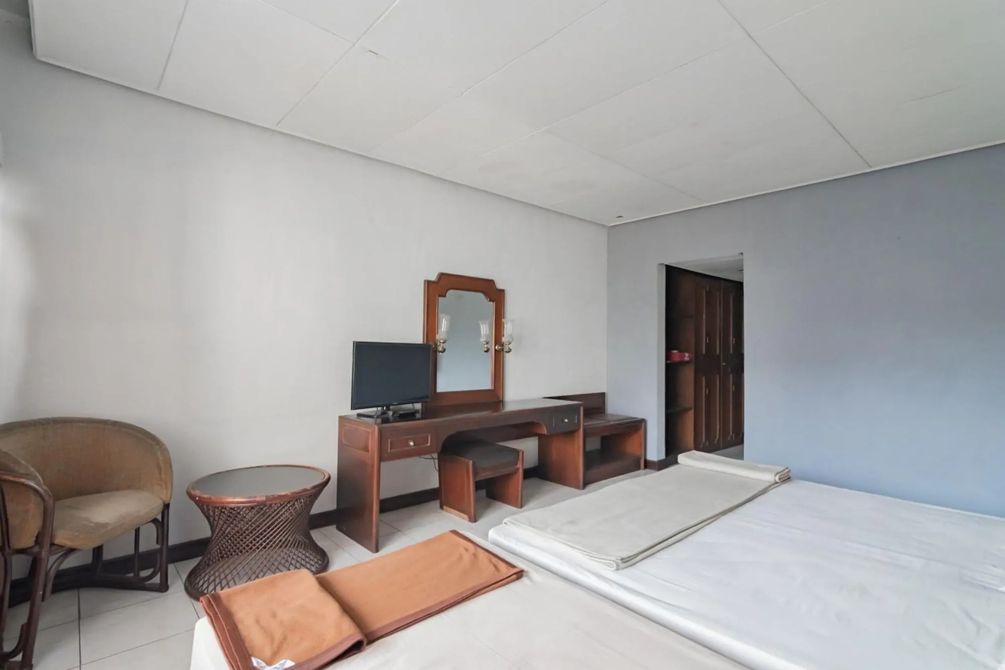 Bed in Istana Hotel Bandung Mitra RedDoorz